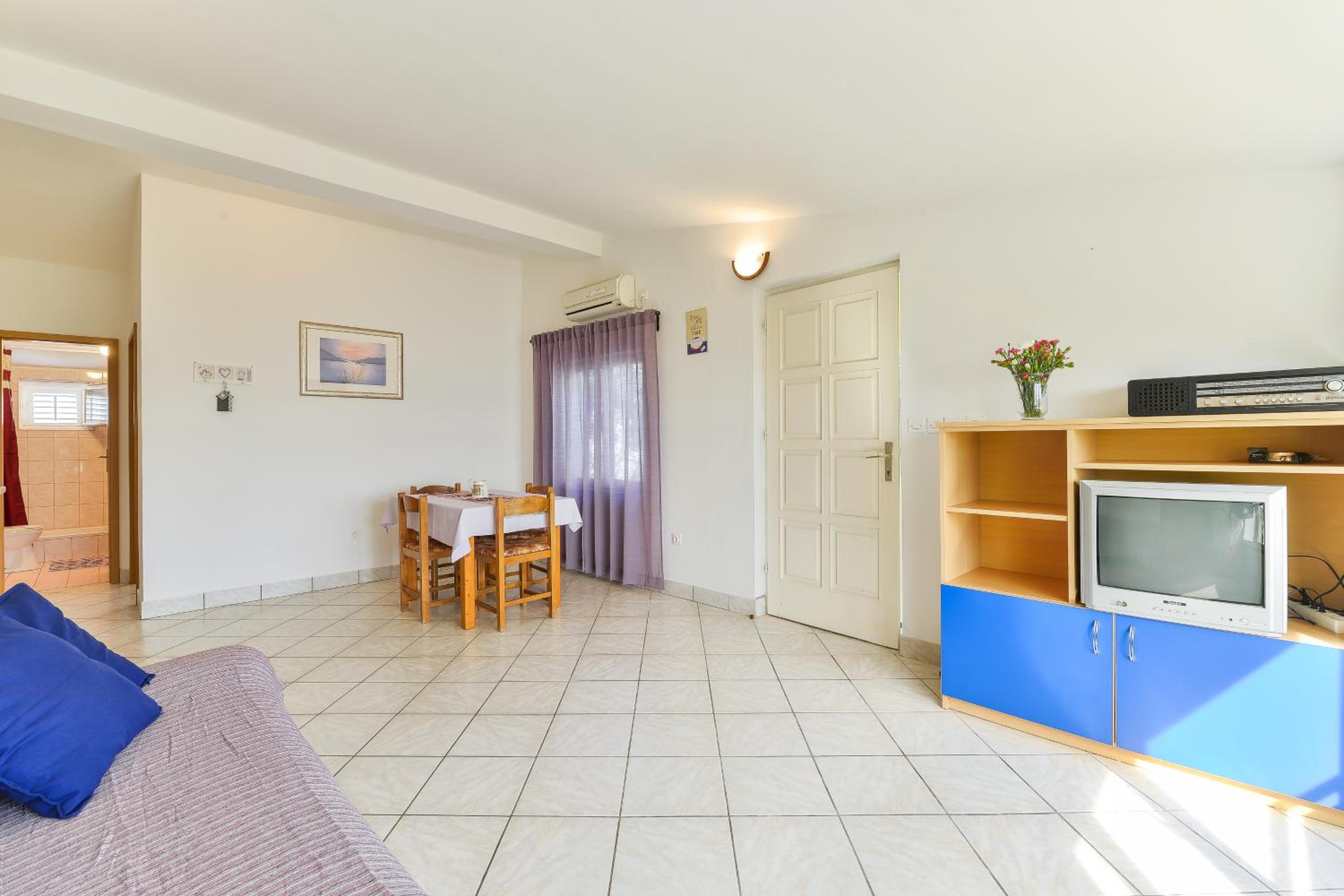 One Bedroom Apartment with Sea View photo 1