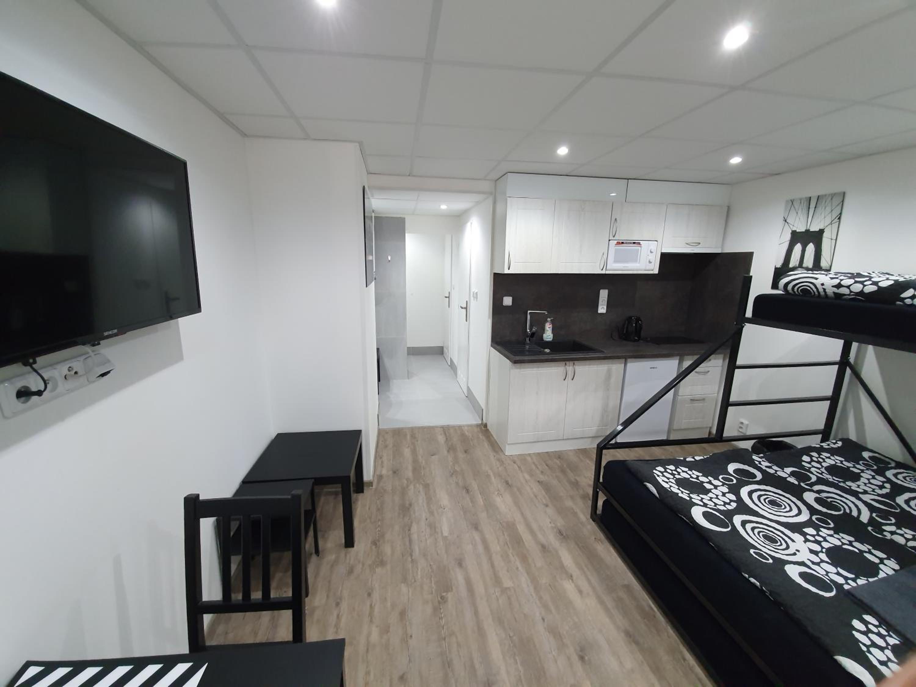 Apartment - Ground Floor - Photo 3