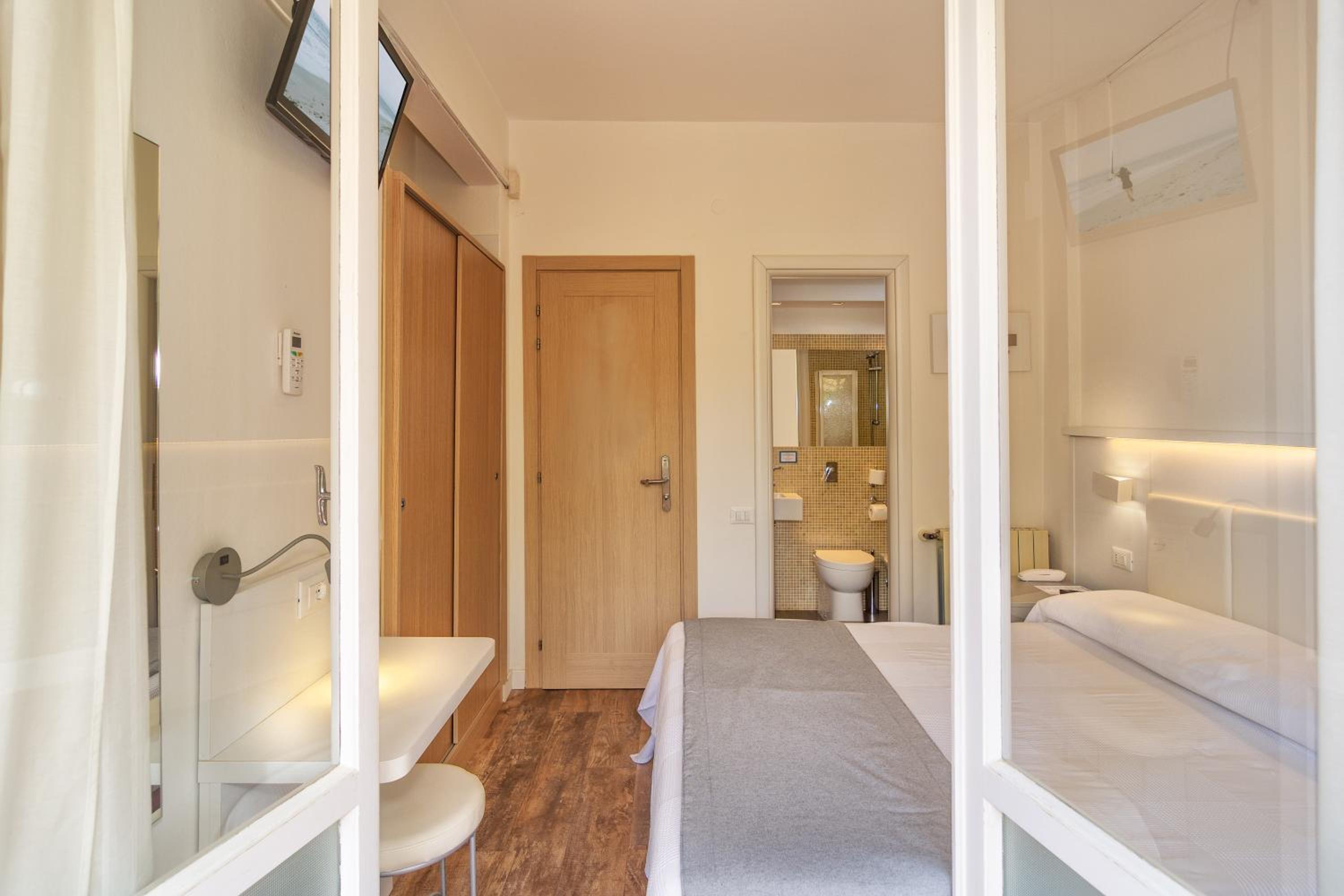 Single Room photo 3