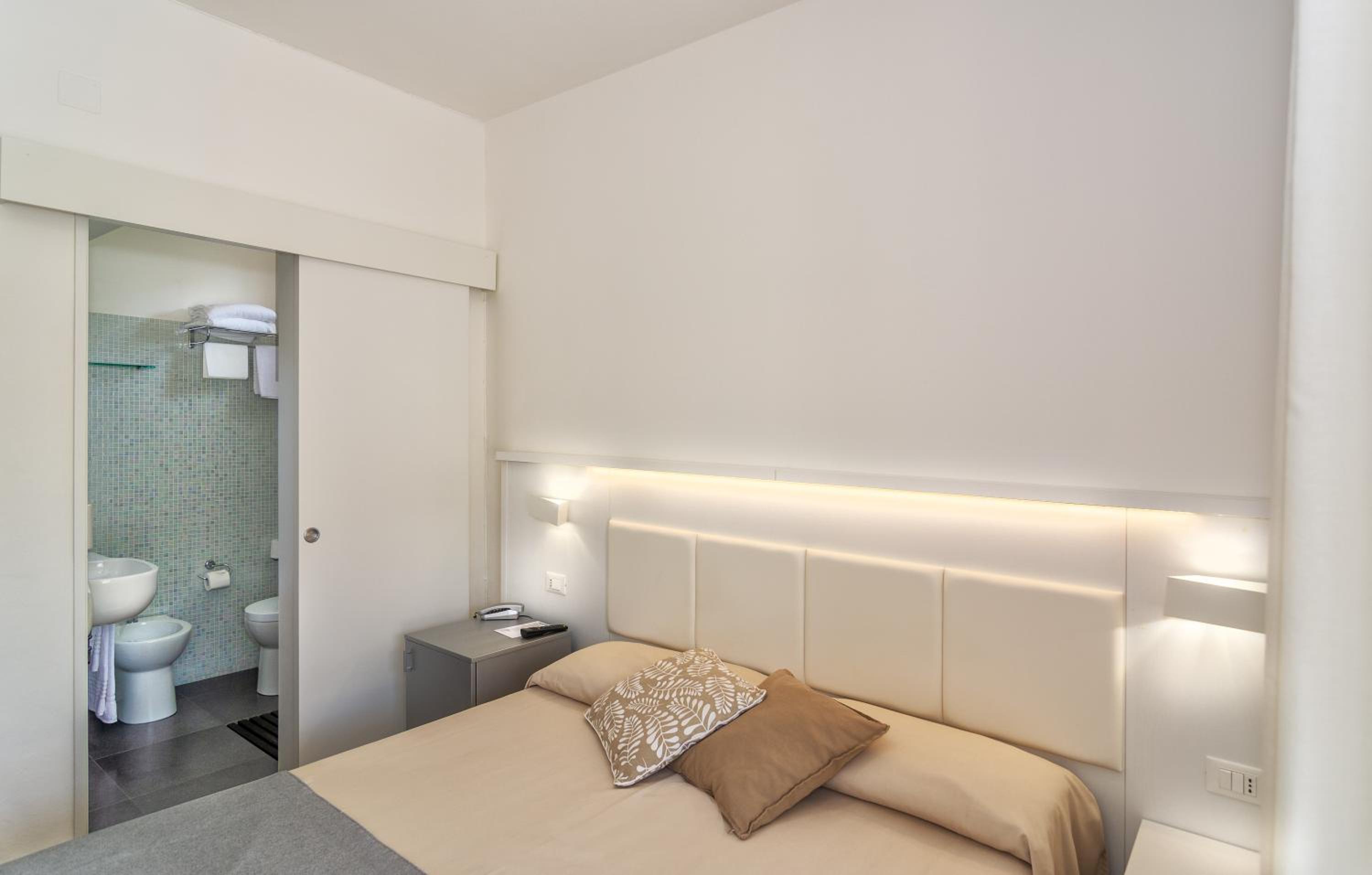 Double or Twin Room with Terrace photo 3