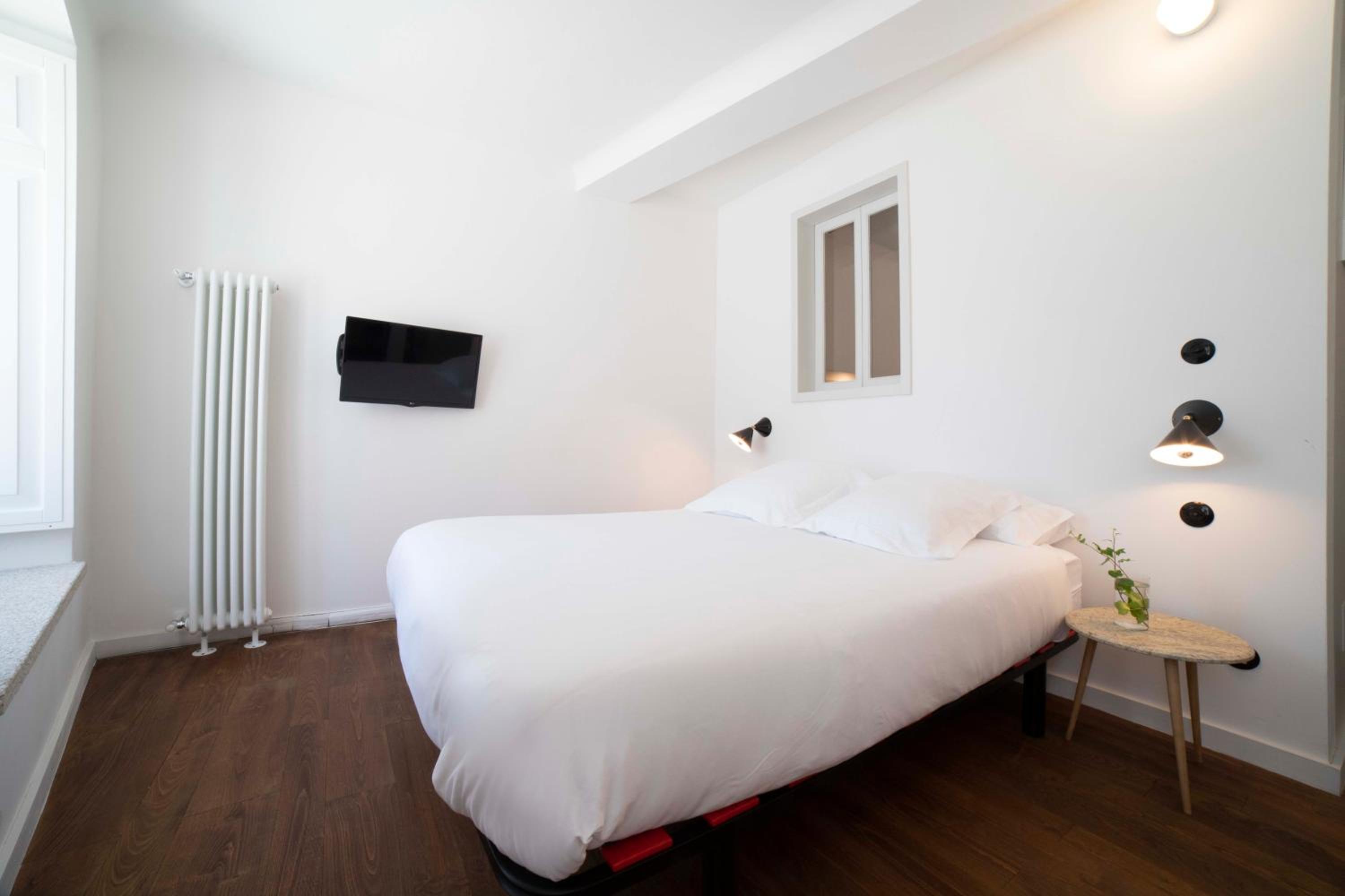 One-Bedroom Apartment with Street View - Photo 2