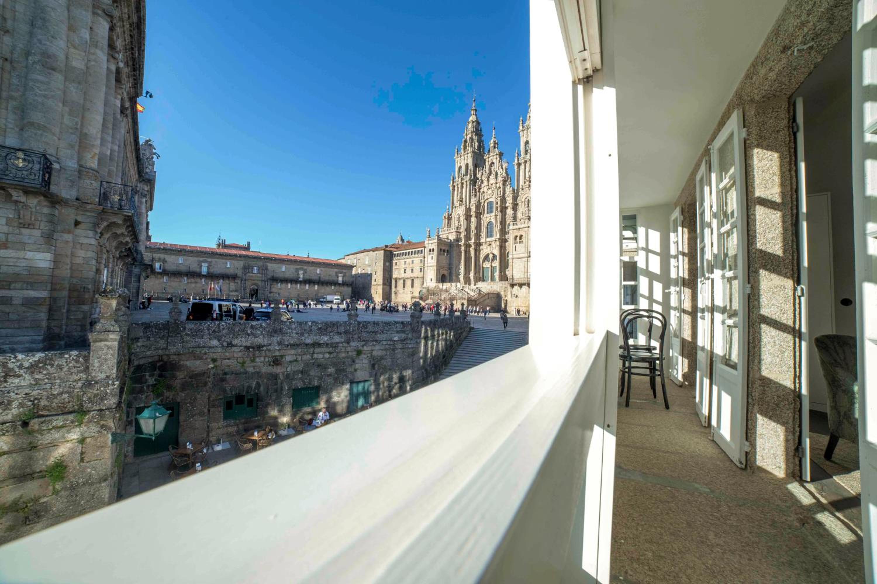 Duplex Apartment with Street Views - Photo 13