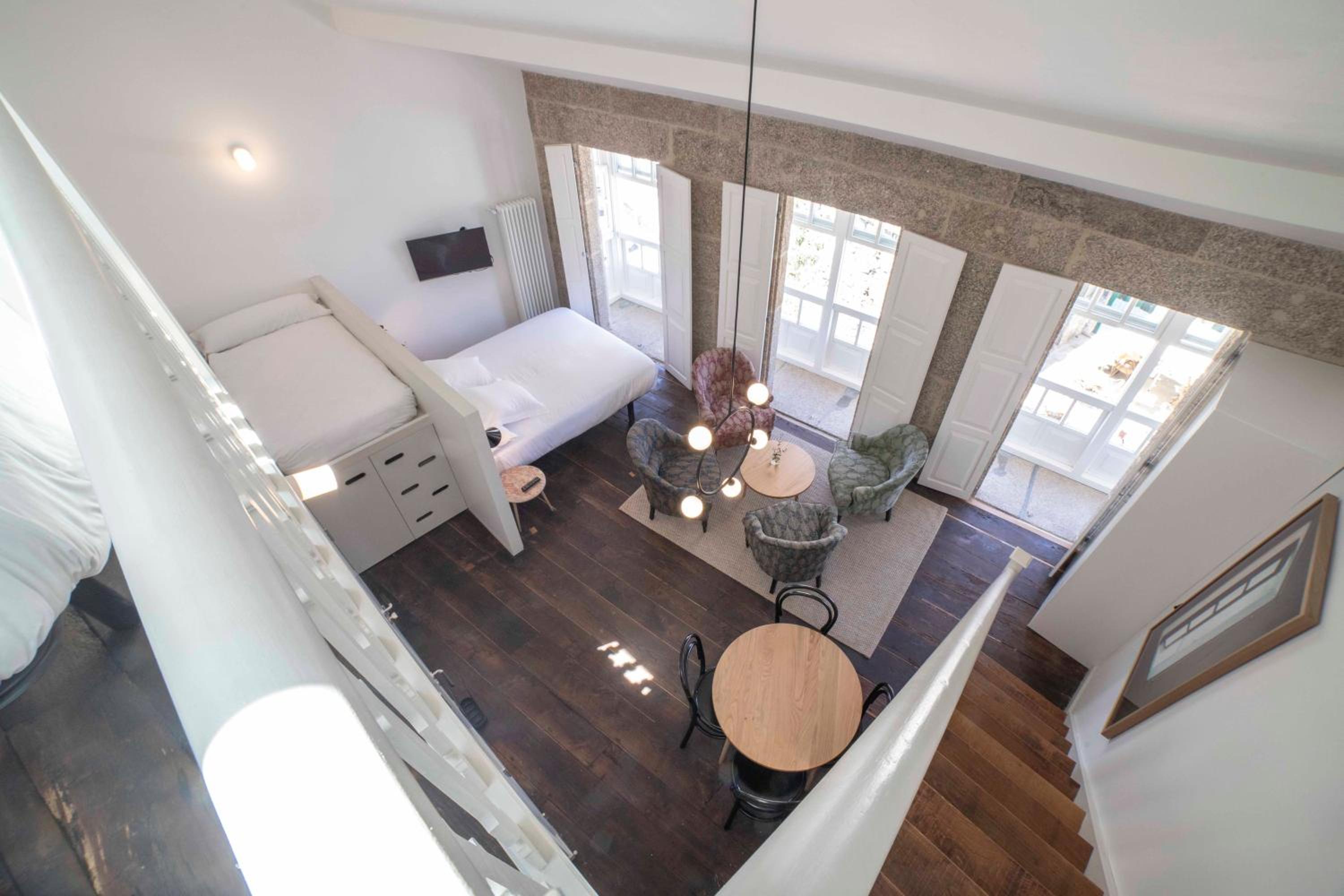 Duplex Apartment with Street Views - Photo 1