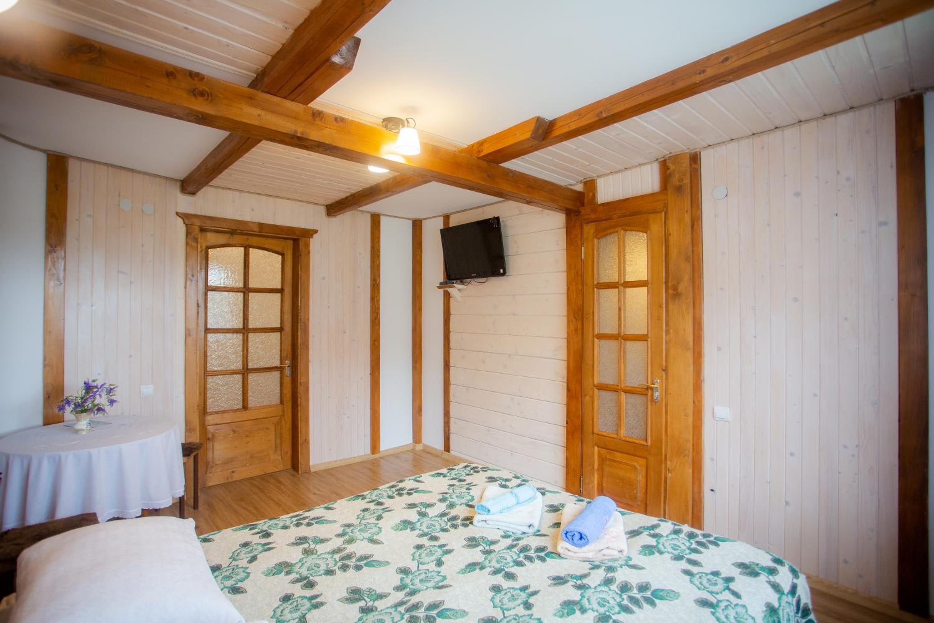Double Room with Shared Bathroom photo 2