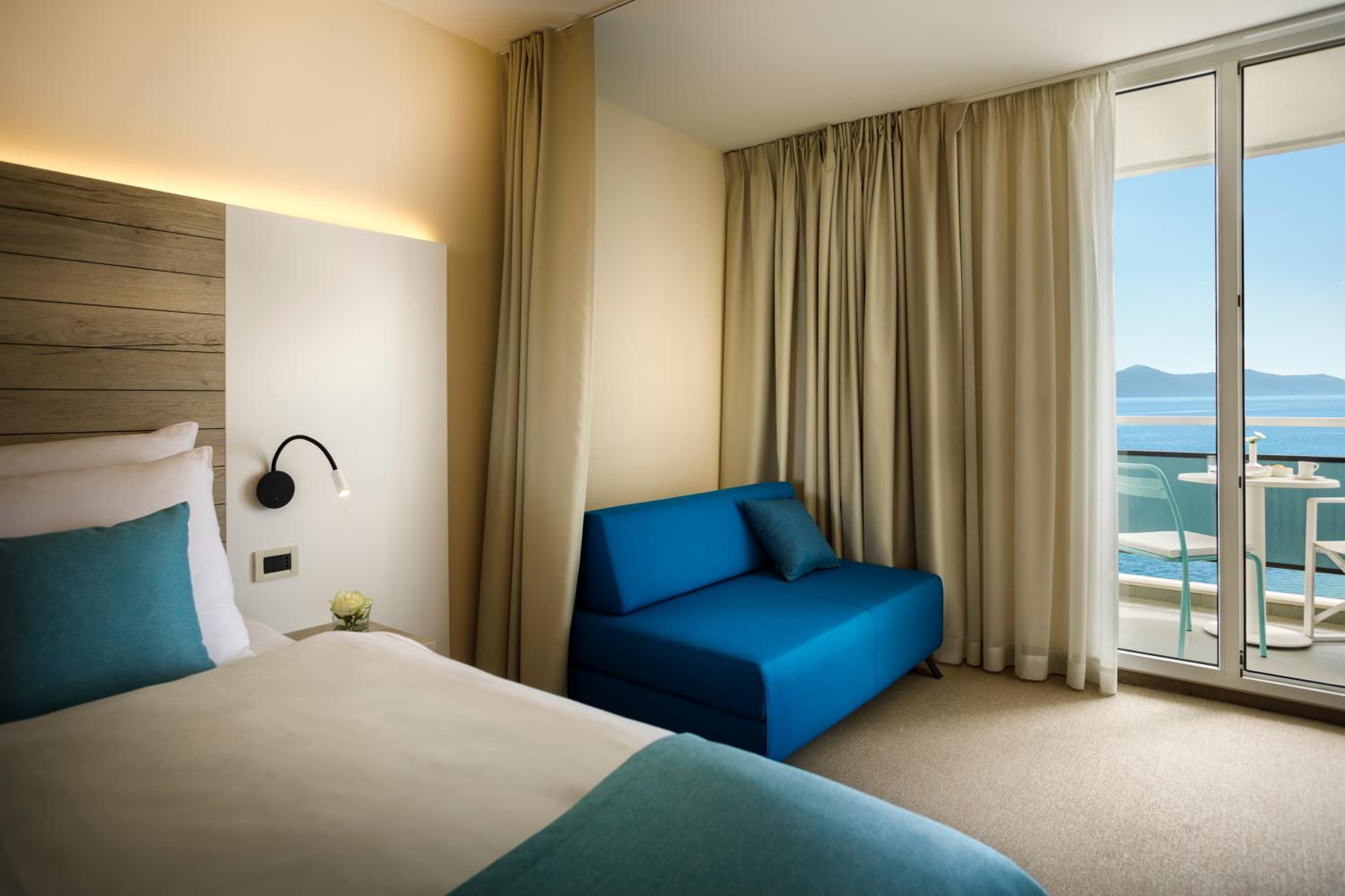Premium Double Room with Balcony - Sea Side photo 2
