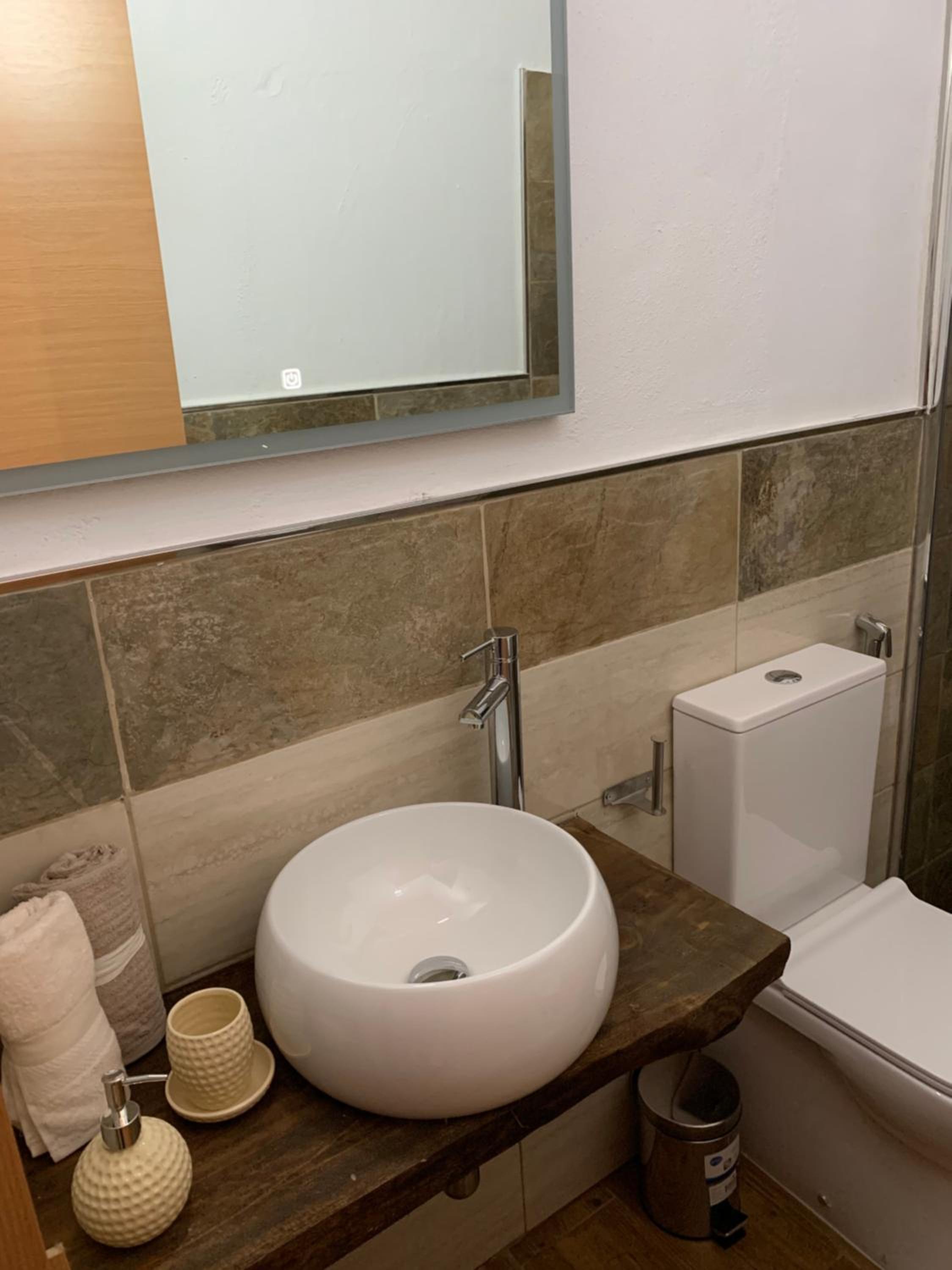 Double Room with Private Bathroom - Photo 4