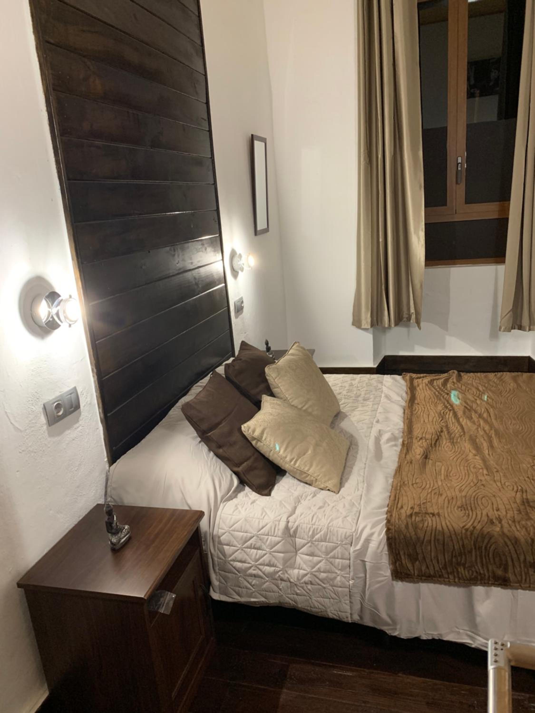 Double Room with Private Bathroom - Photo 7