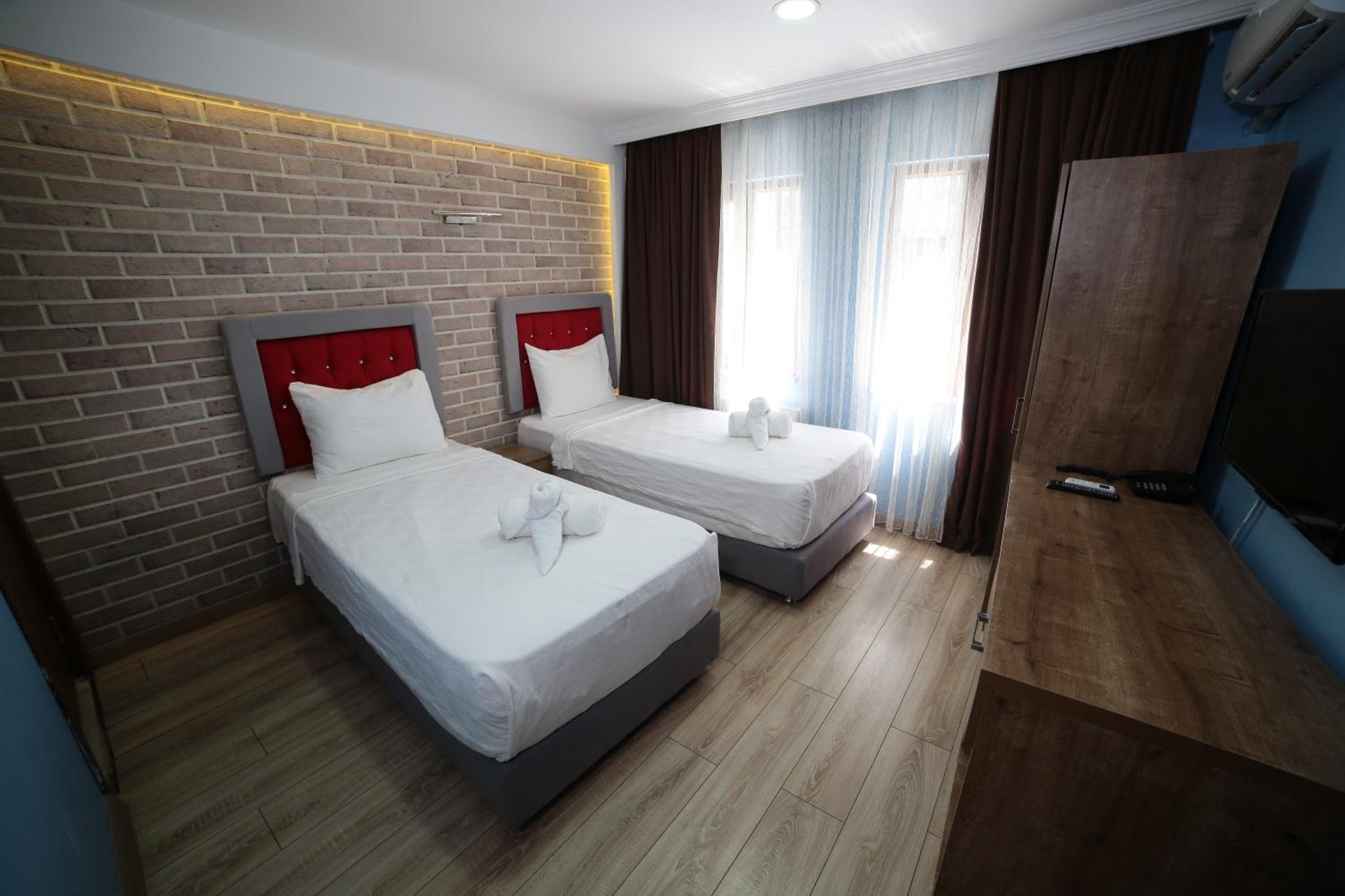 Double or Twin Room photo 2