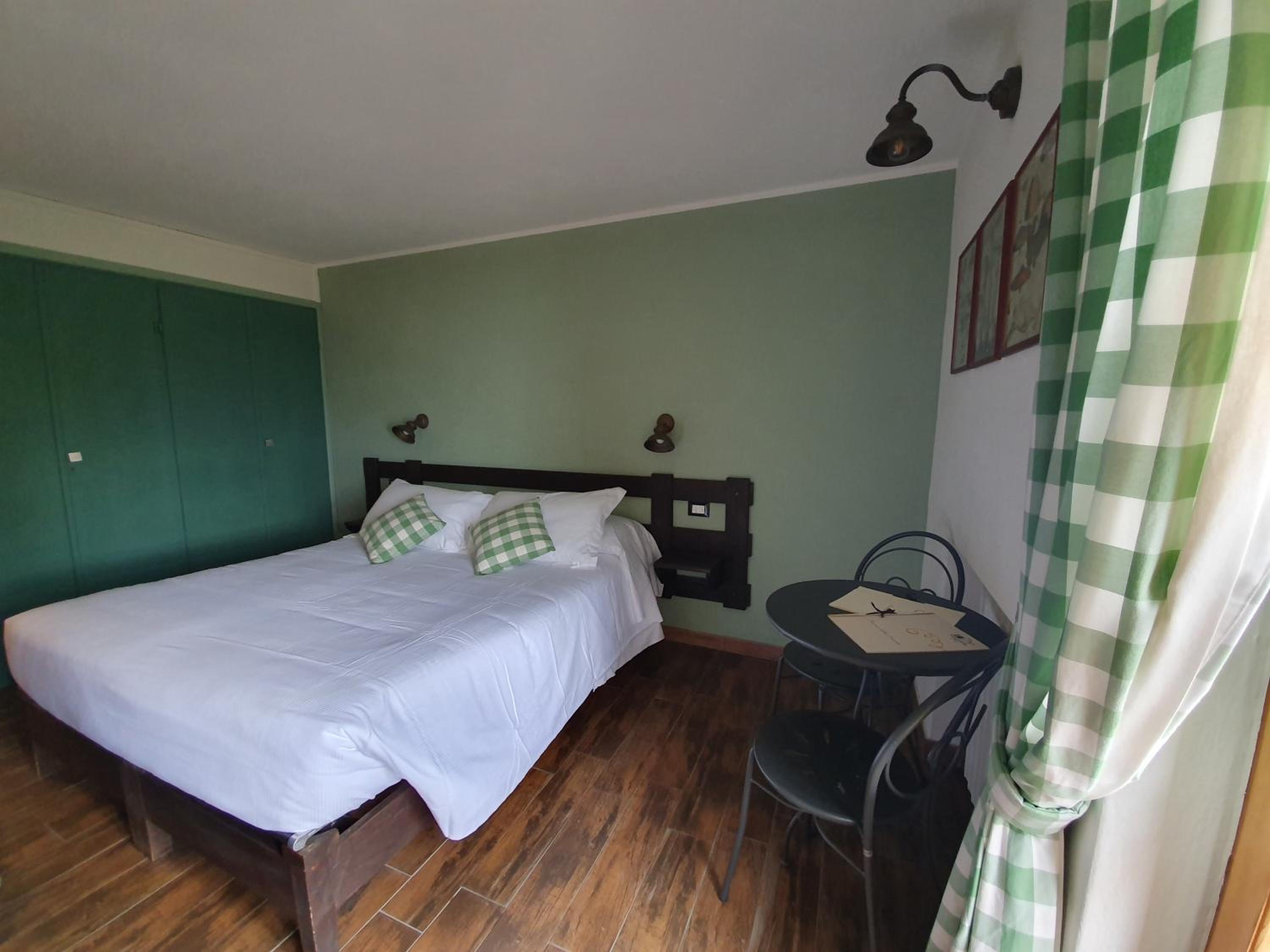 Standard Double Room - Photo 5