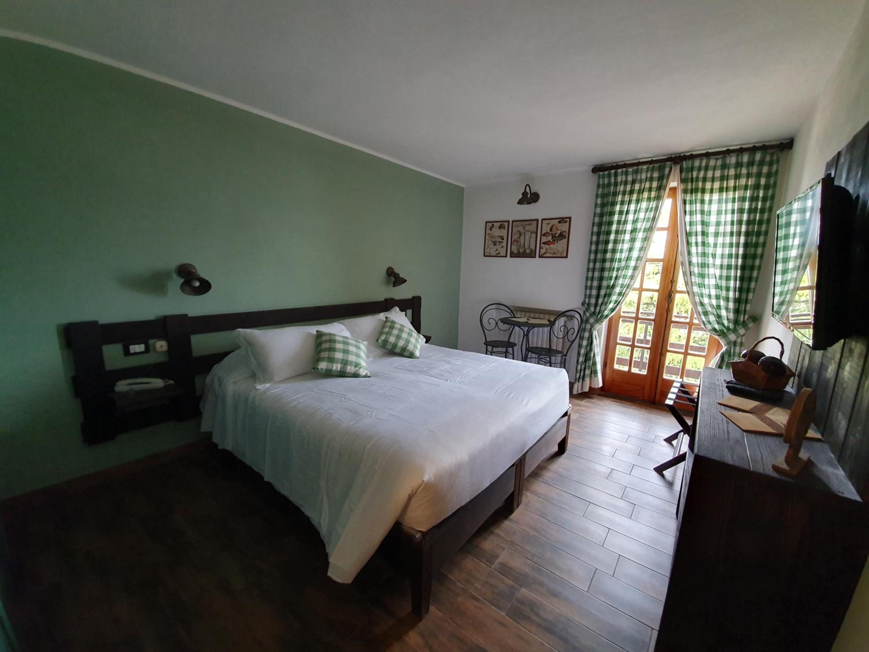 Double Room with Mountain View - Photo 2