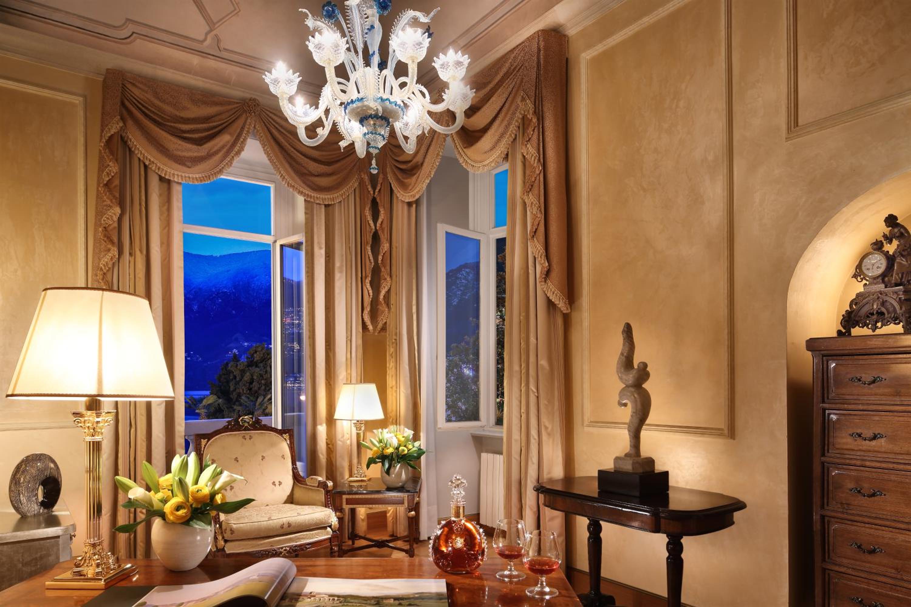 Junior Suite Palace with Lake View - Photo 2
