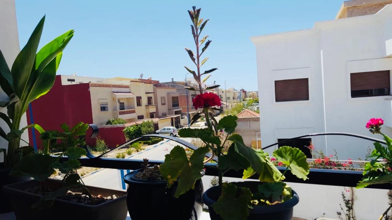 Apartment with Balcony - Photo 3