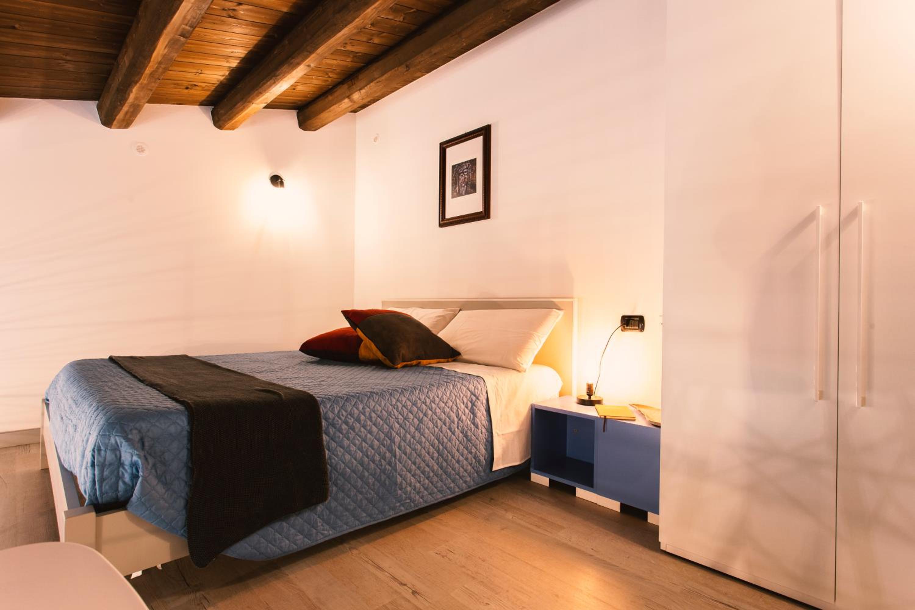 Quadruple Room with Private Bathroom - Photo 6