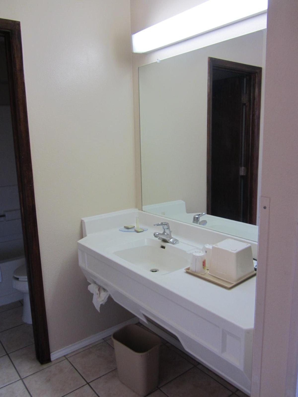 Double Room with Two Double Beds - Non-Smoking - Photo 5