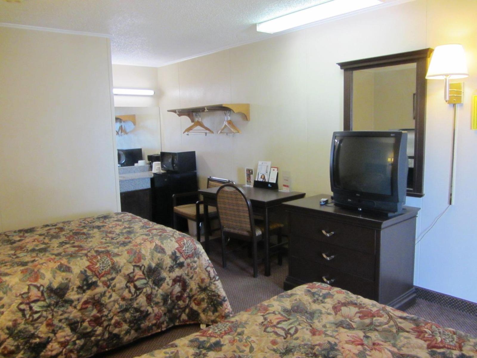 Double Room with Two Double Beds - Non-Smoking - Photo 3