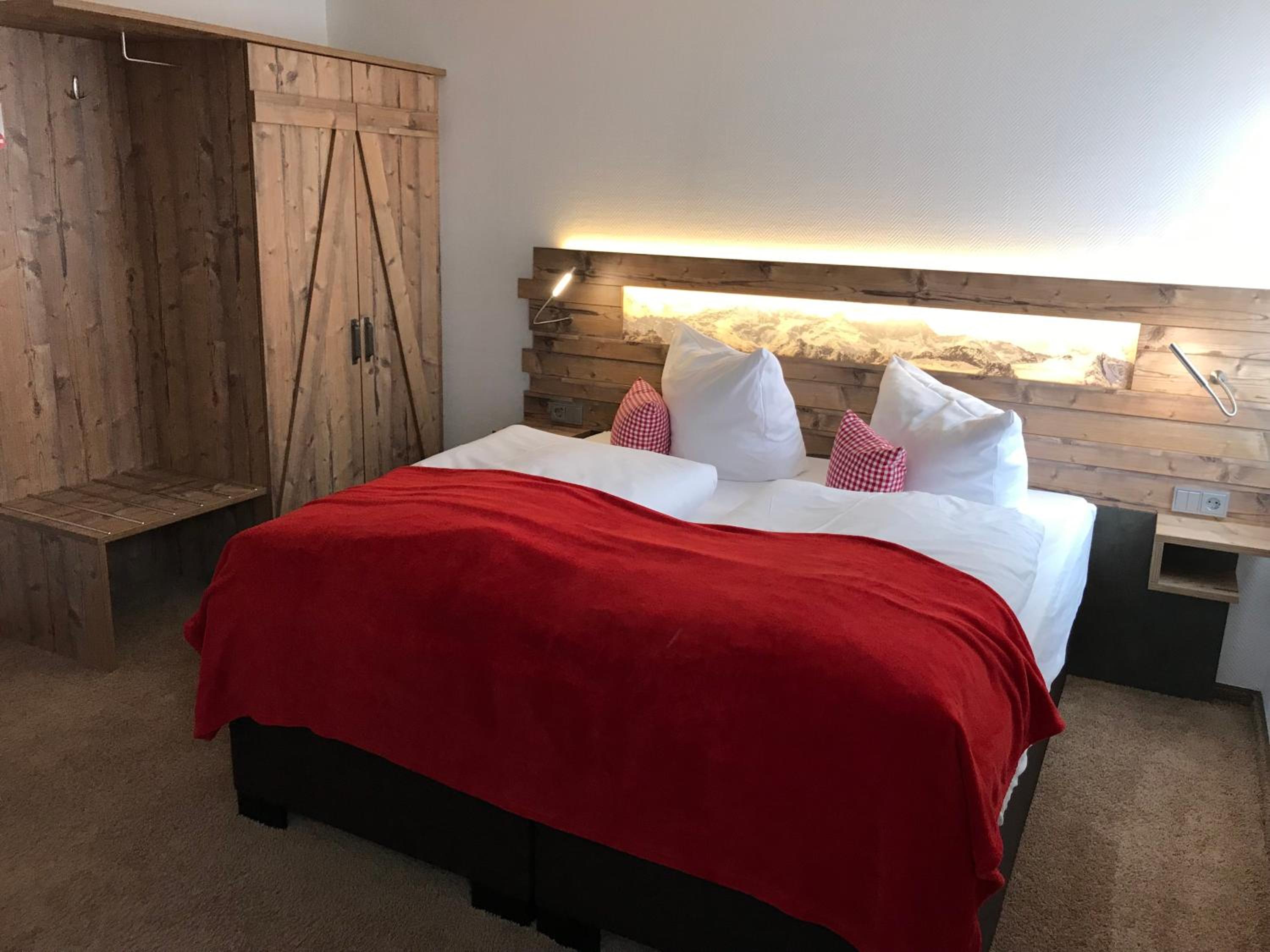 Deluxe King Room - Photo 1