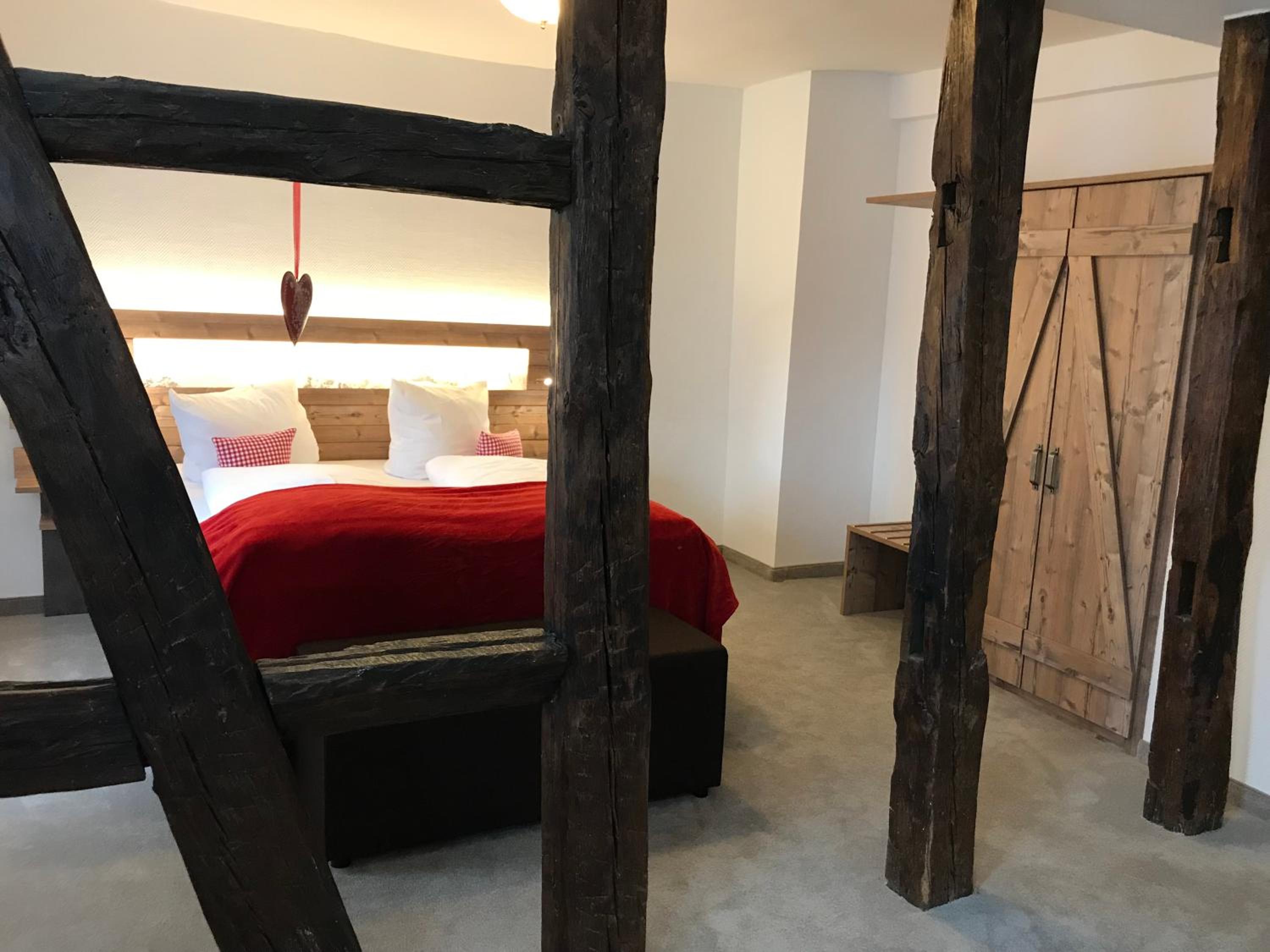 Deluxe King Room - Photo 3