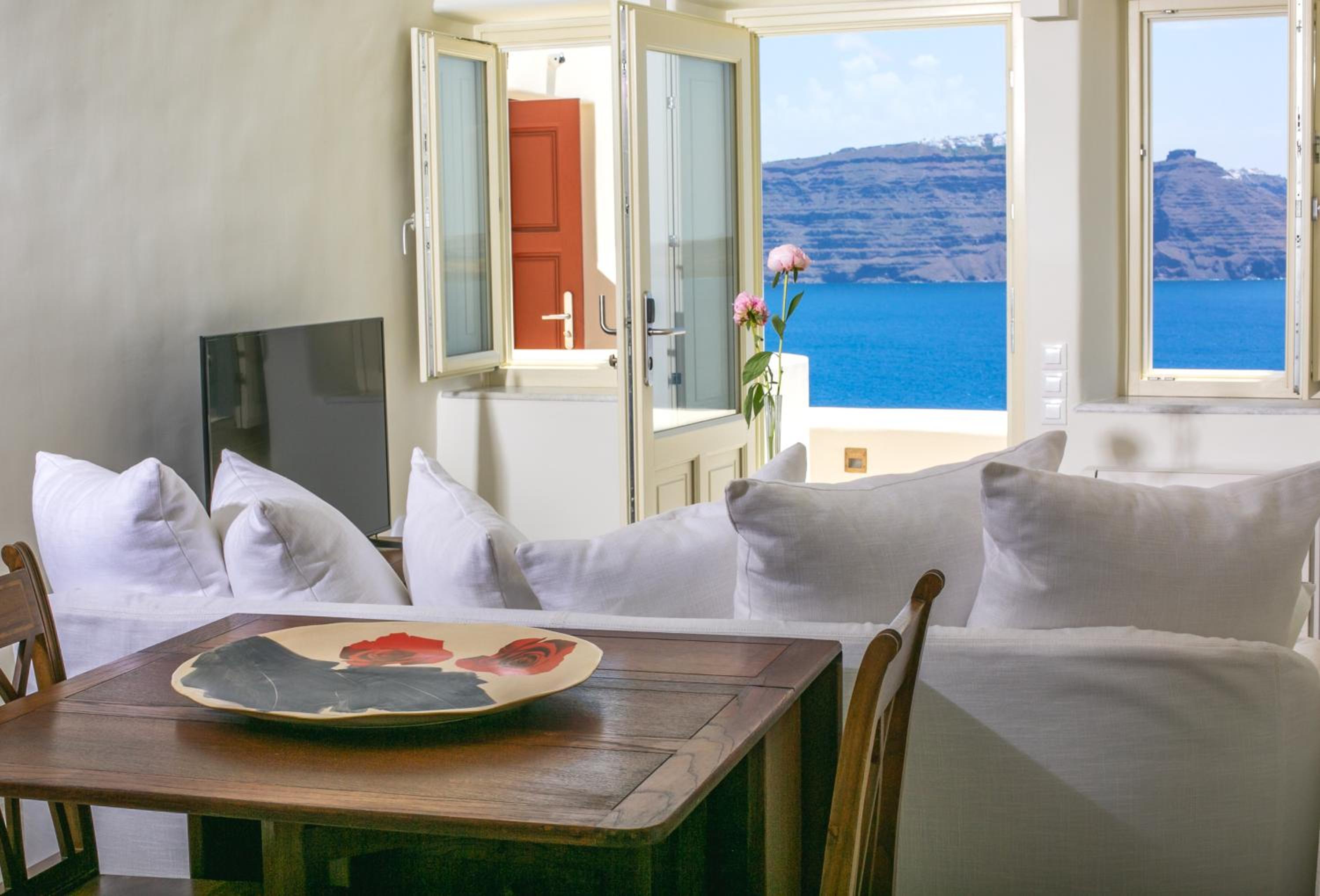 Two-Bedroom Villa with Hot Tub and Caldera View photo 2