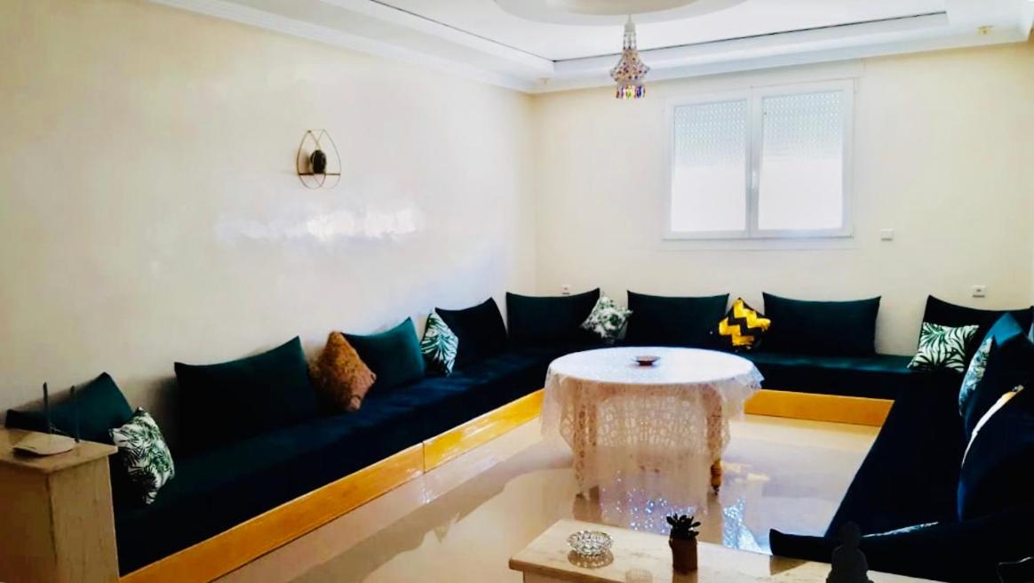 Apartment with Balcony - Photo 4