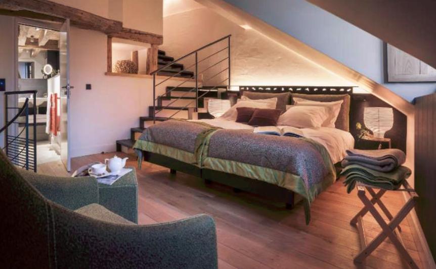 Studio with Fireplace and Spa Shower