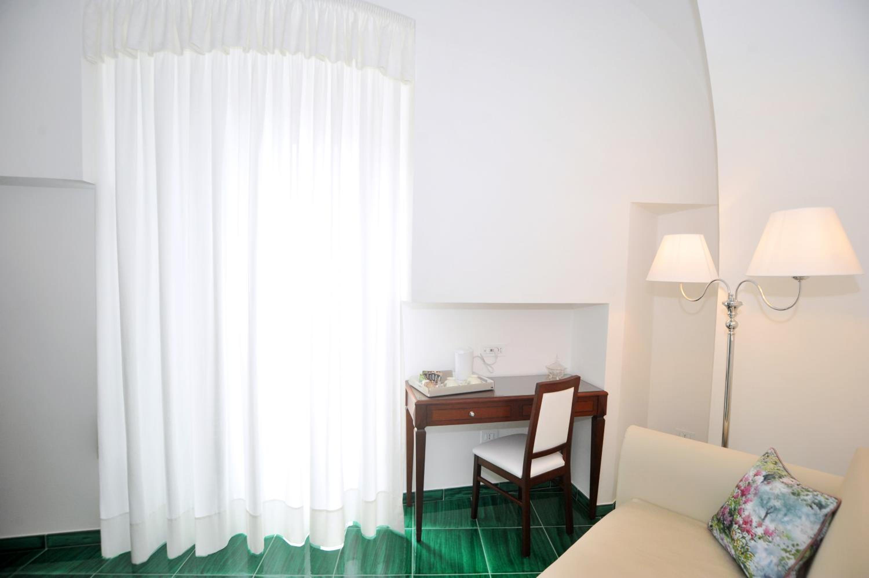 King Suite with Sea View - Photo 36