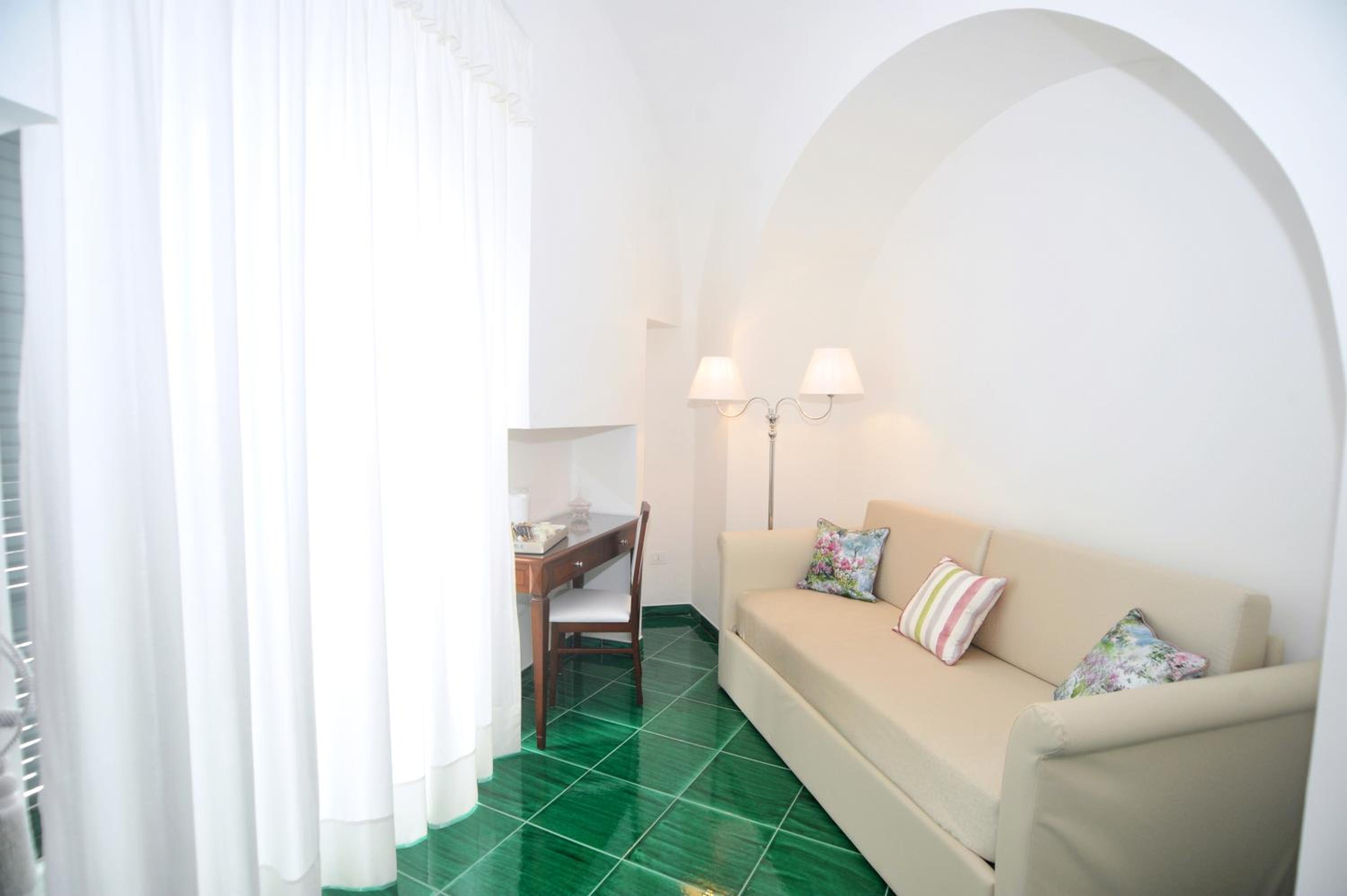 King Suite with Sea View - Photo 37
