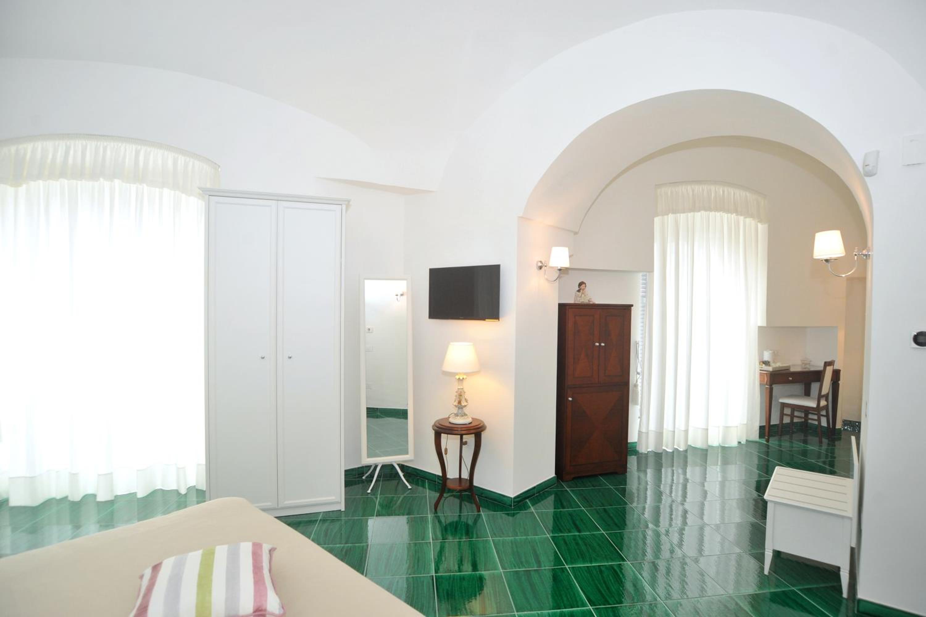 King Suite with Sea View - Photo 14