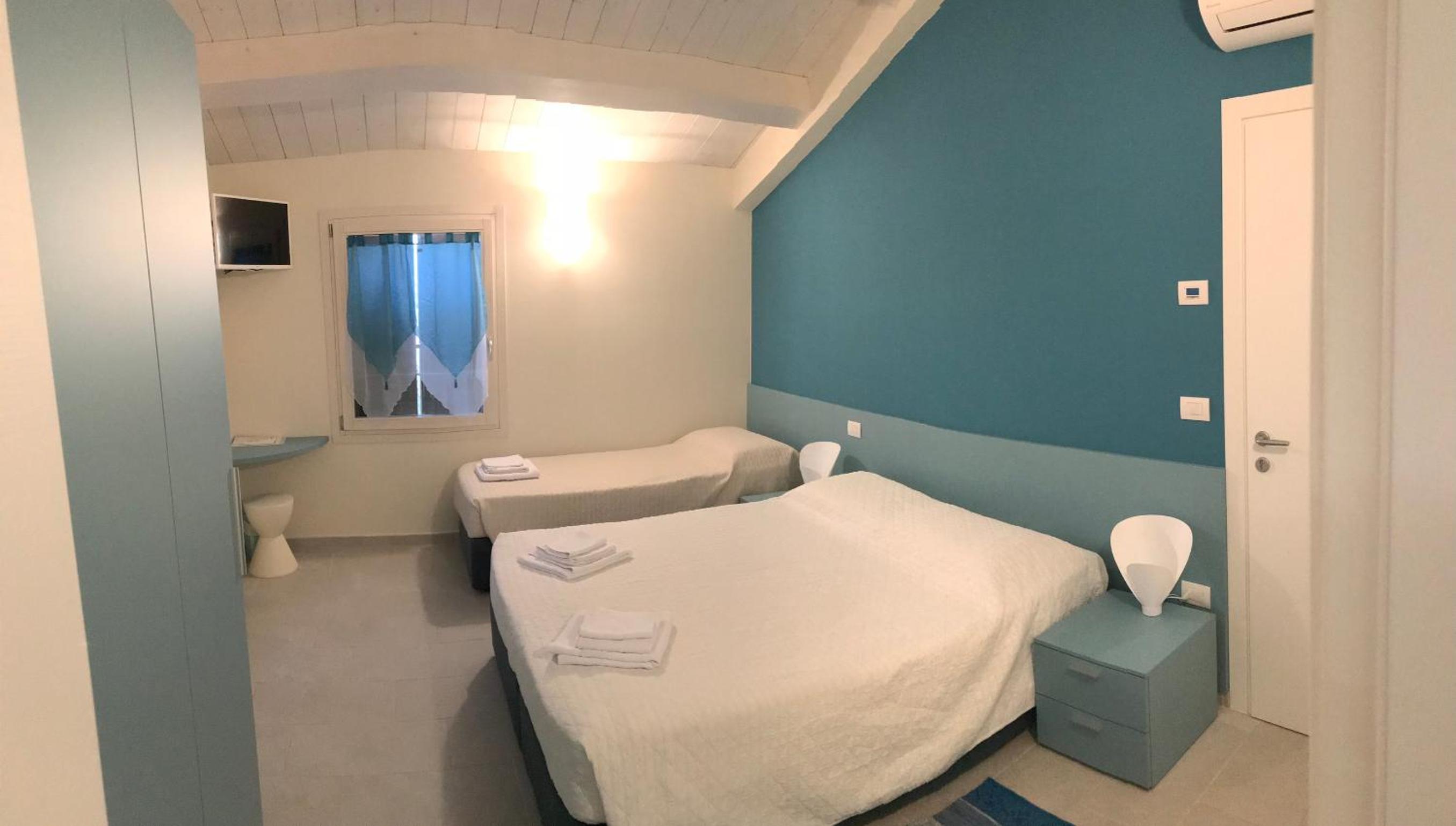Triple Room with Private Bathroom photo 2