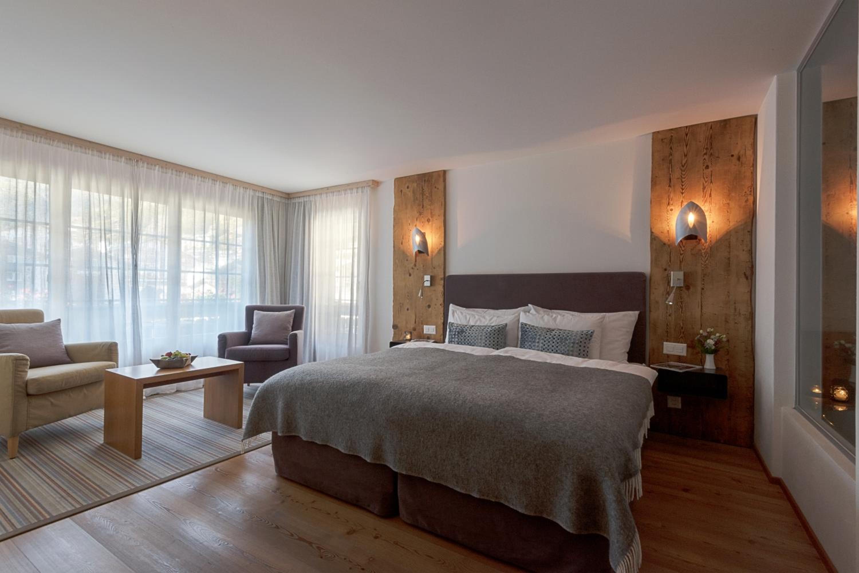 Alpine Family Junior Suite with Matterhorn View photo 2