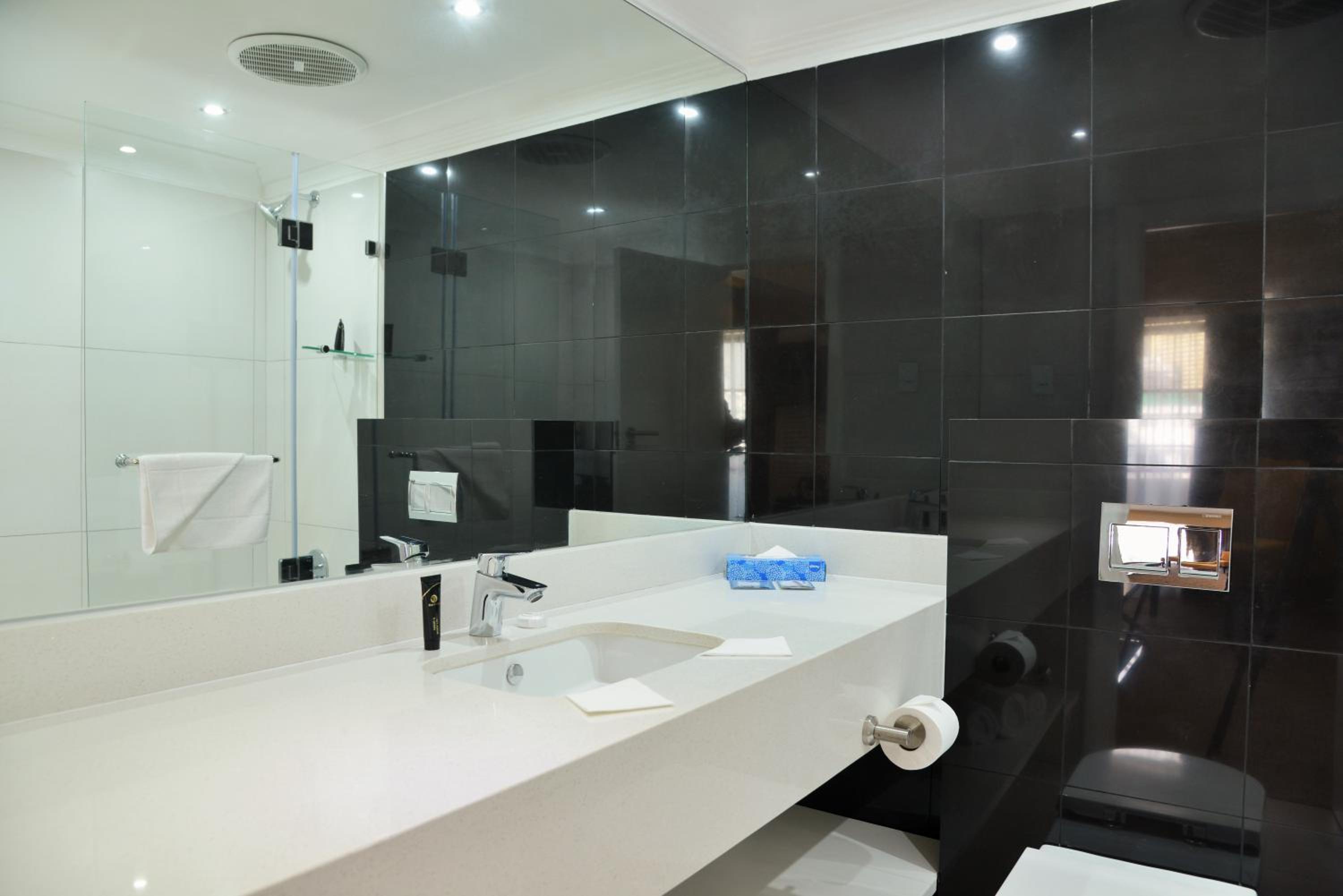 Suite - Photo 2