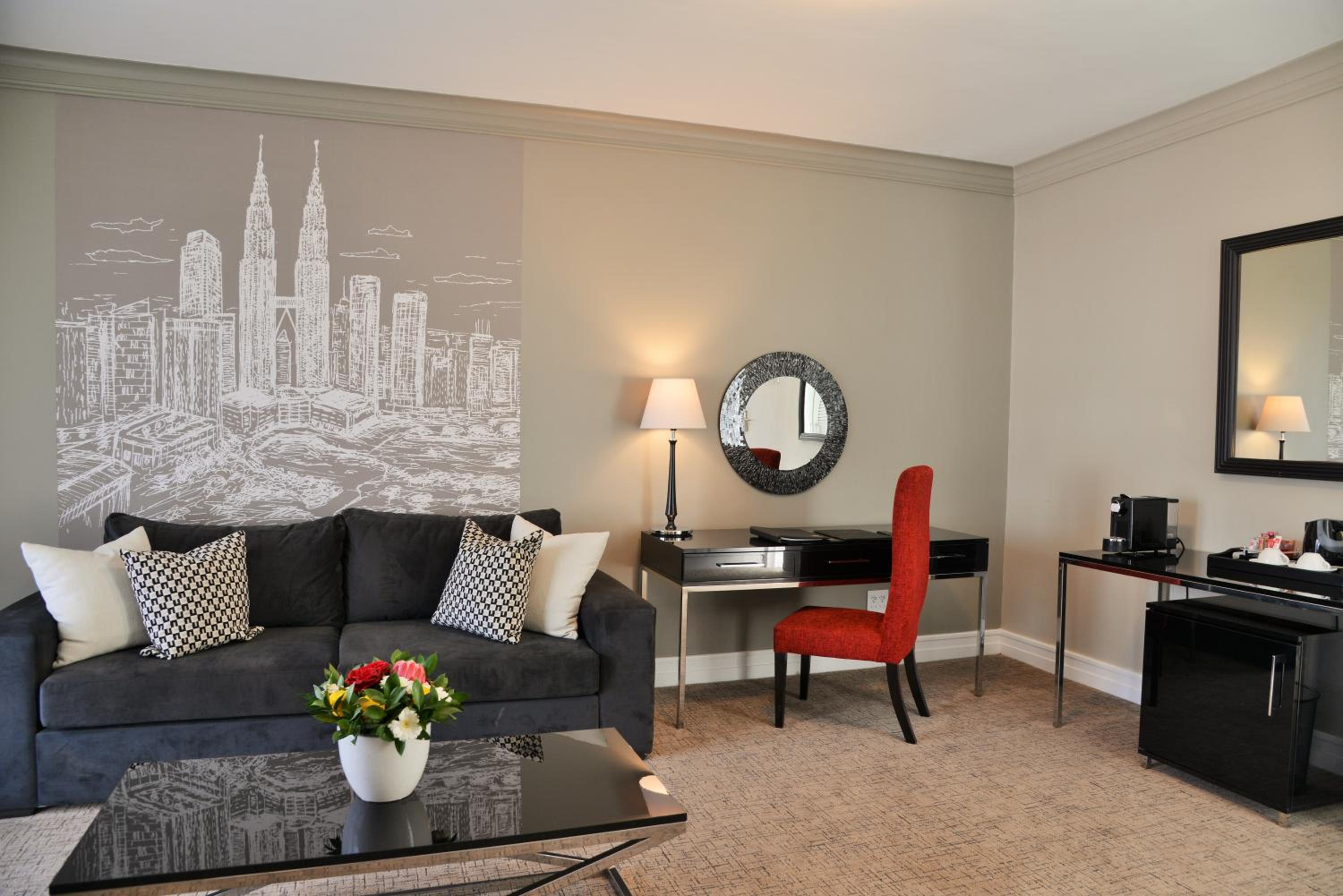 Suite - Photo 5