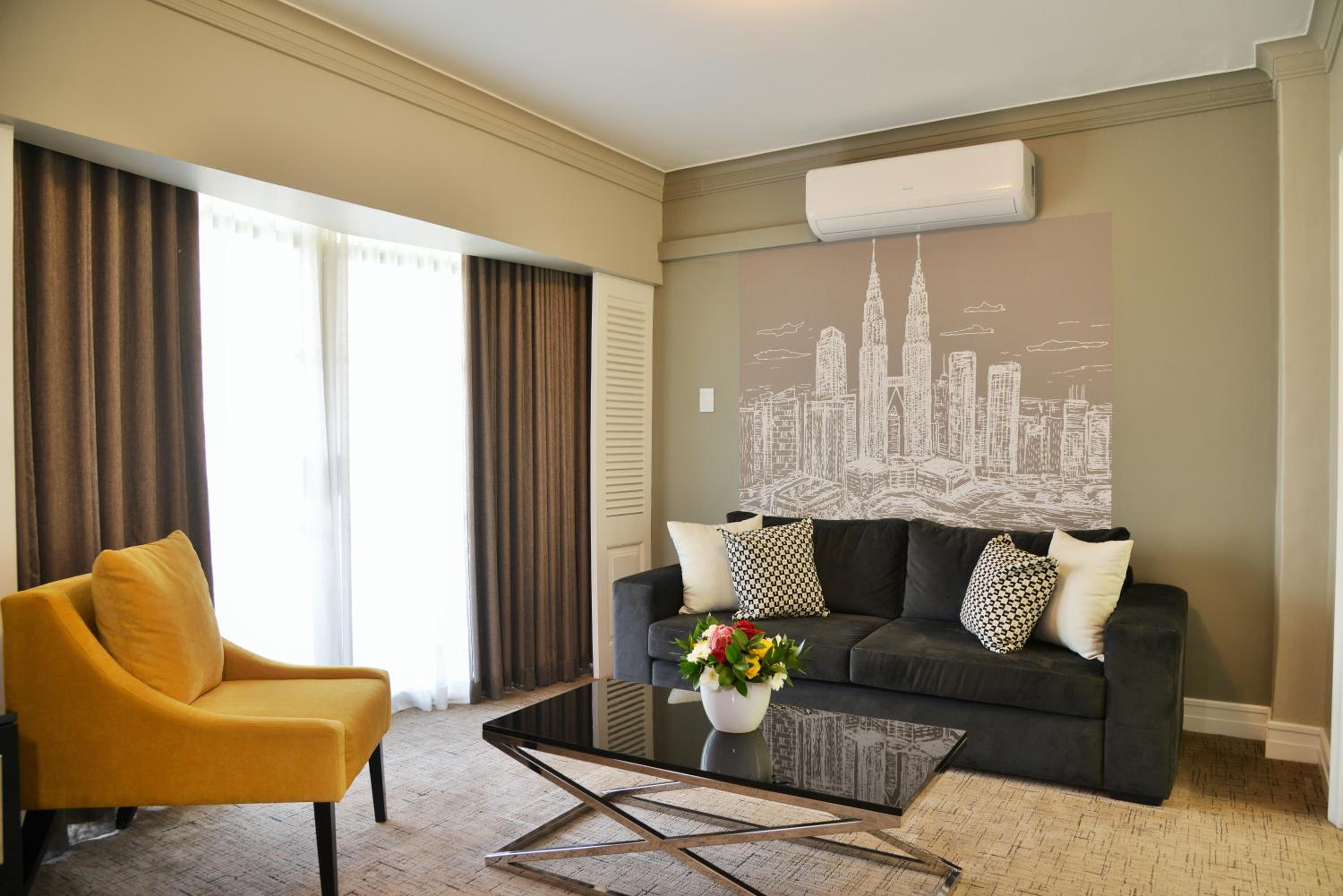 Suite - Photo 7