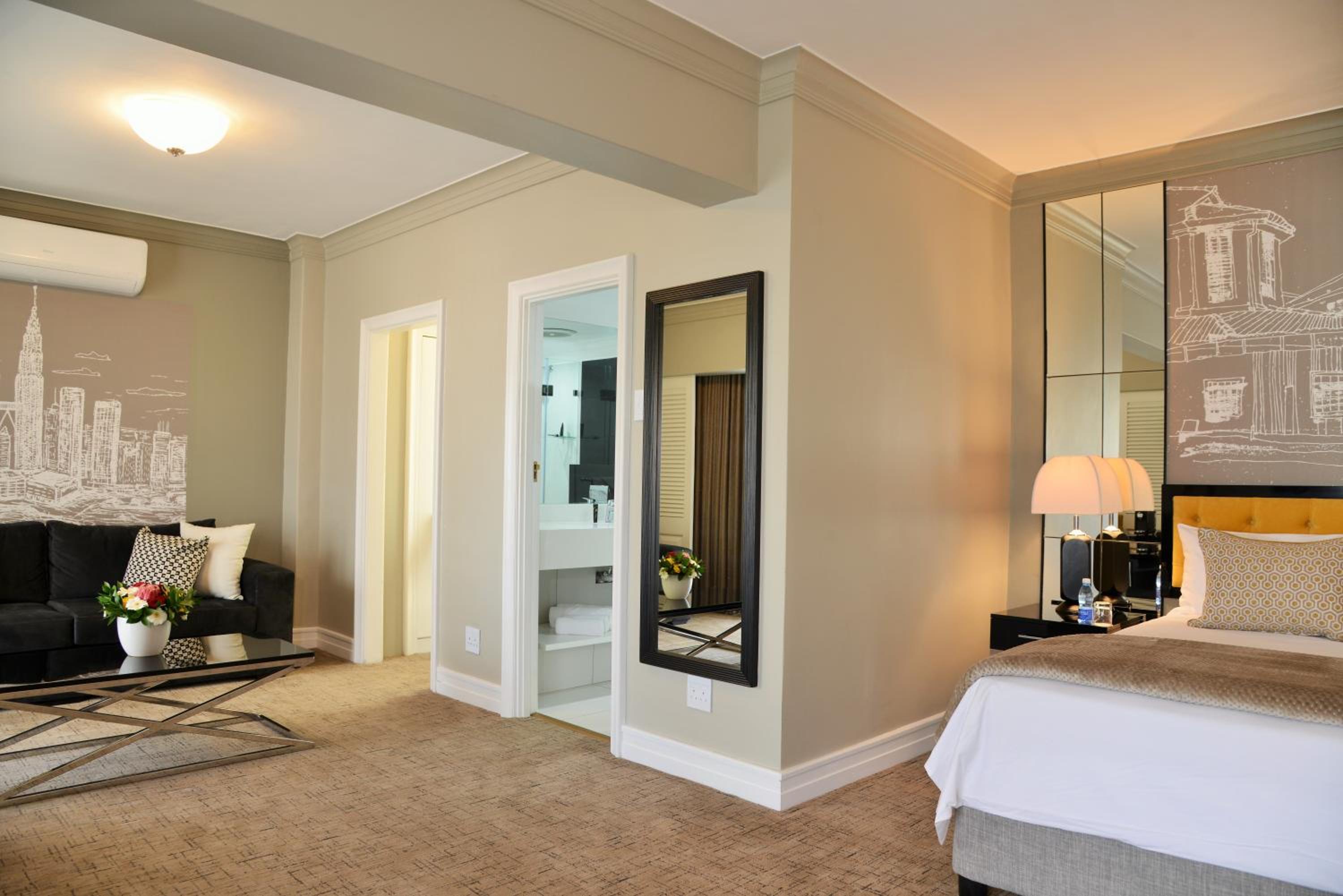 Suite - Photo 8