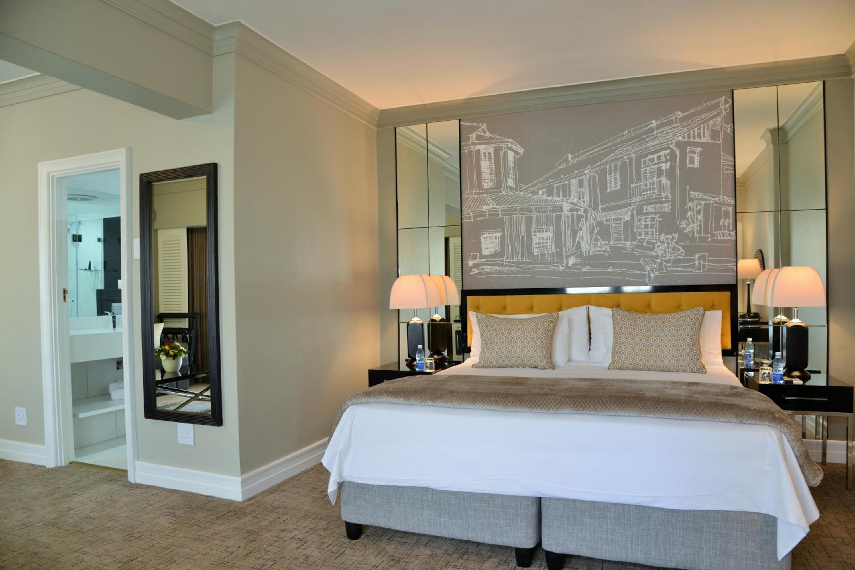 Suite - Photo 10