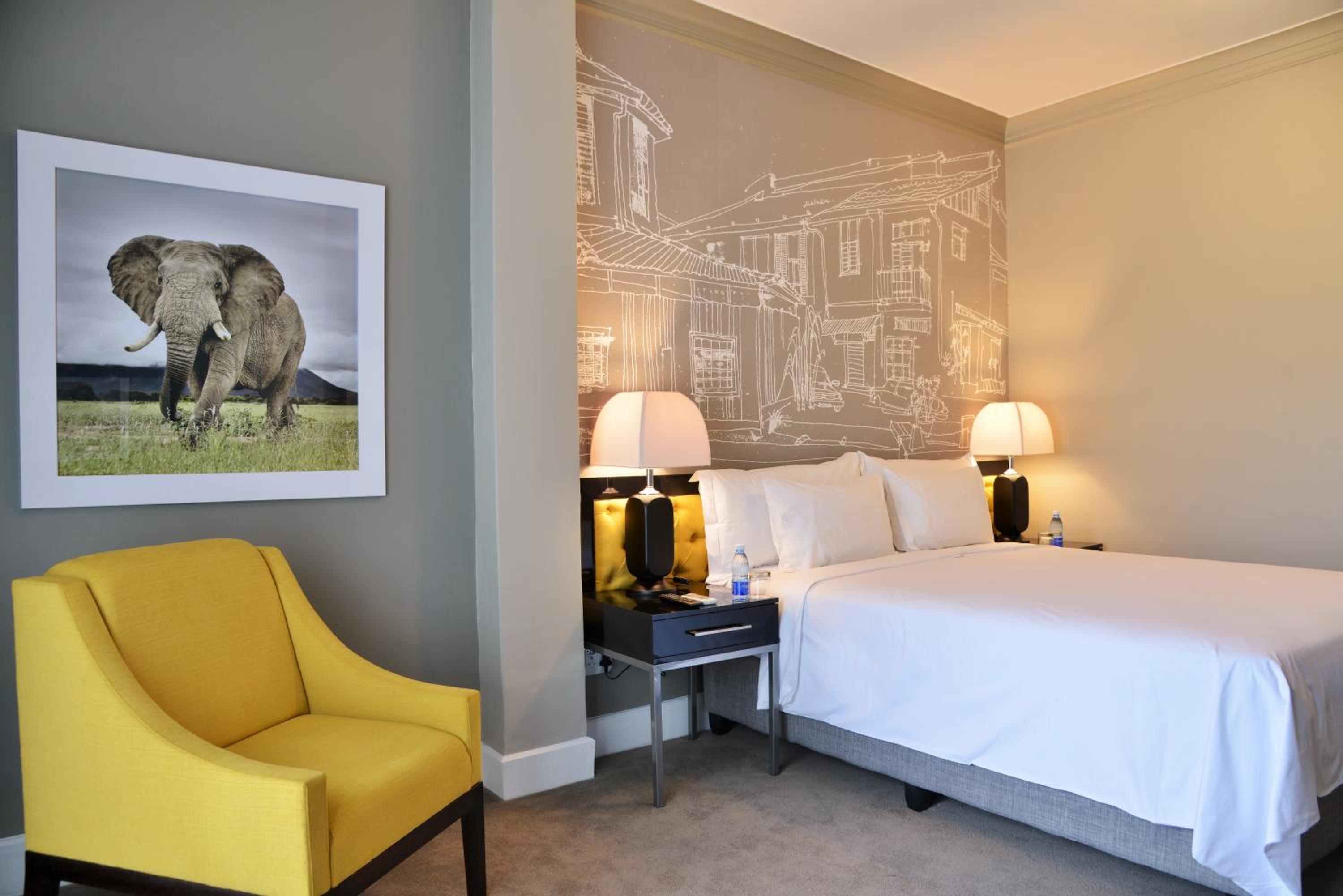 Superior Family Room - Photo 23