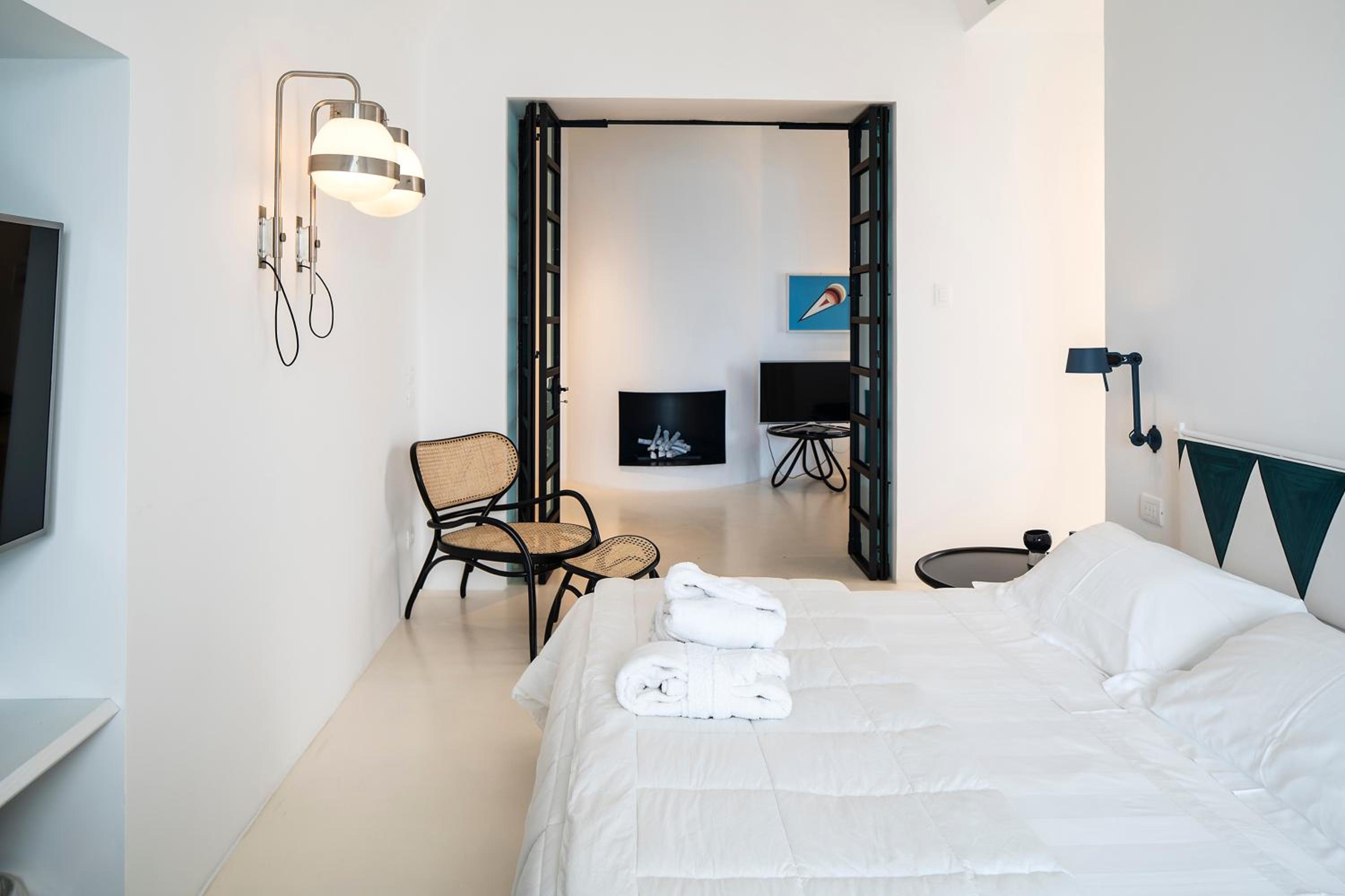 Deluxe Suite with Balcony and Terrace and Sea View - Photo 11