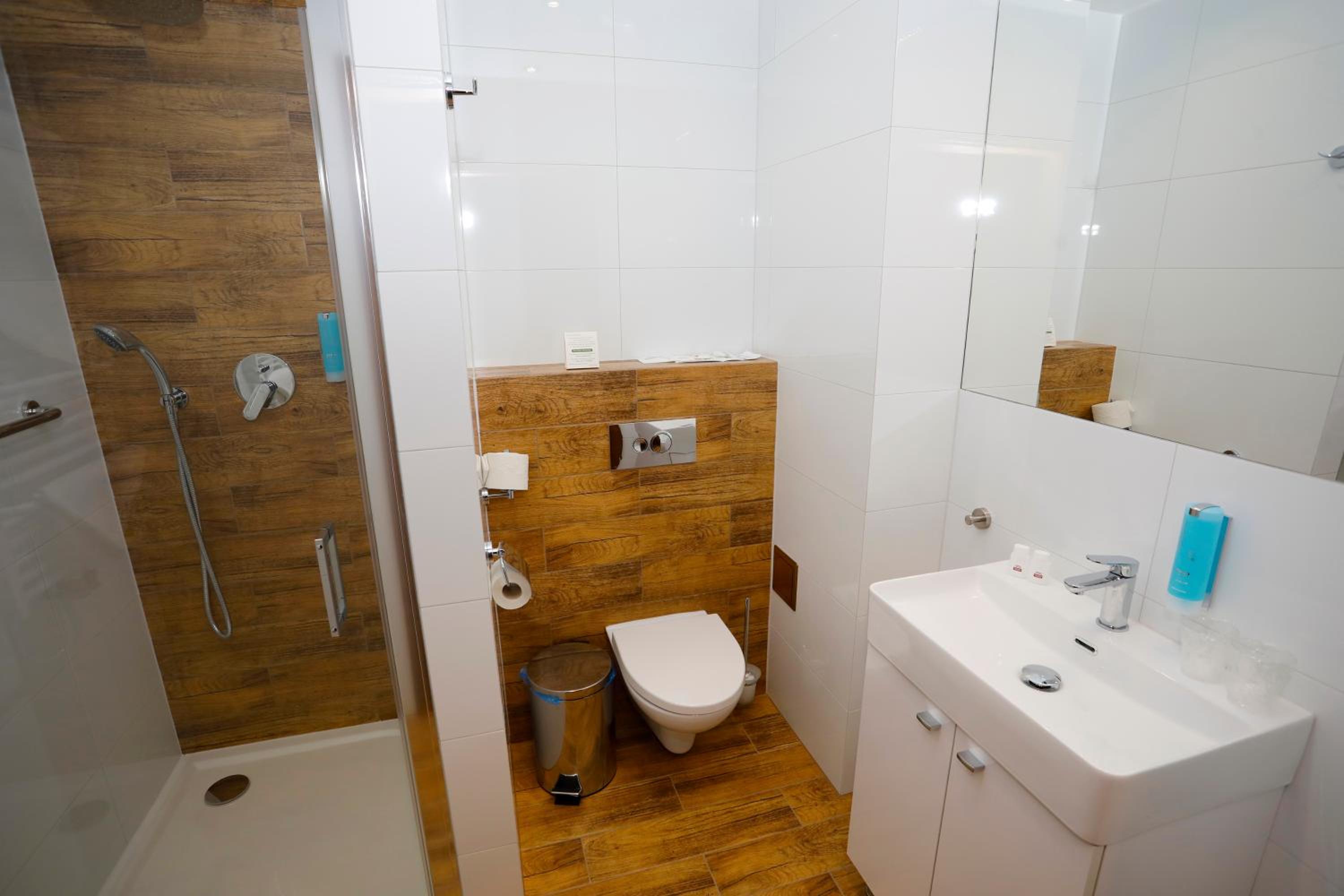 Standard Double or Twin Room - Photo 5