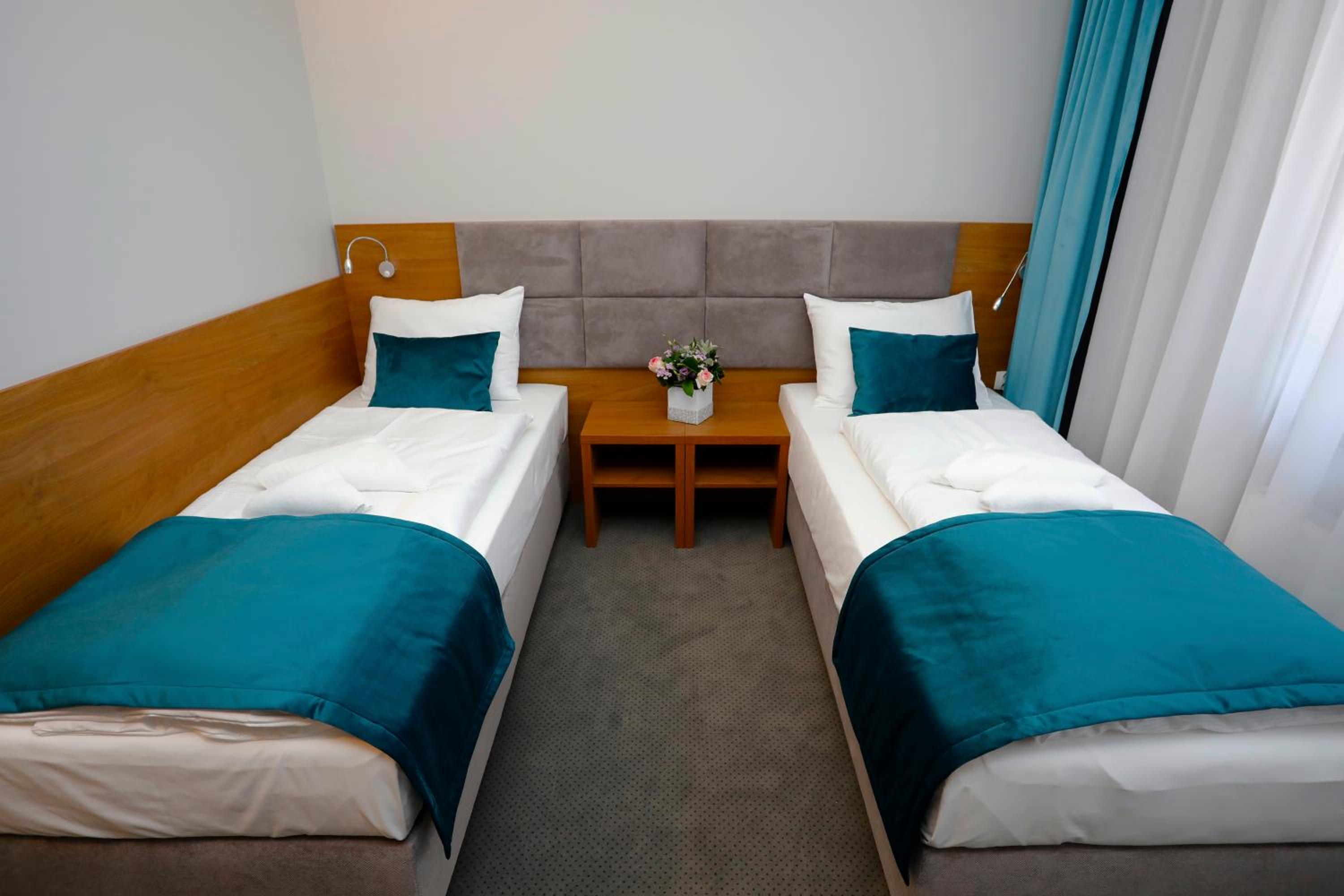 Standard Double or Twin Room - Photo 2