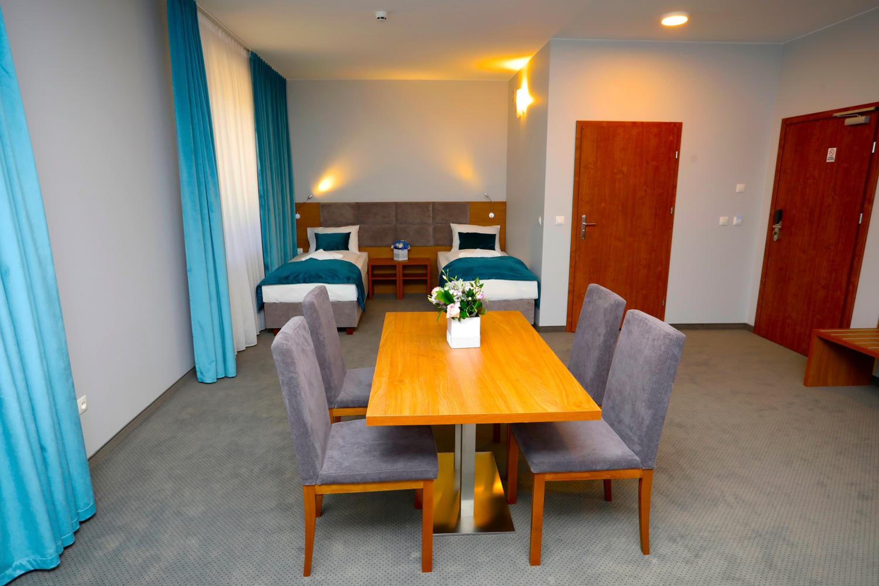 Deluxe Family Room - Photo 2
