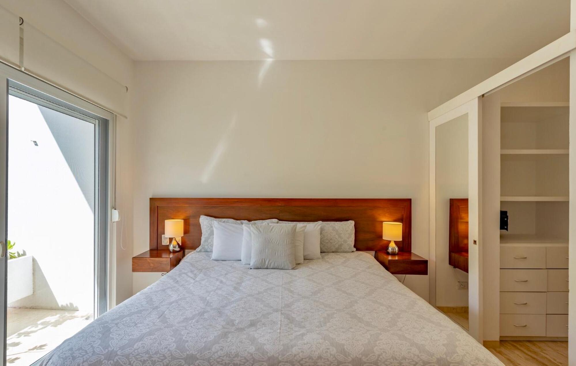 One-Bedroom Apartment - Photo 1