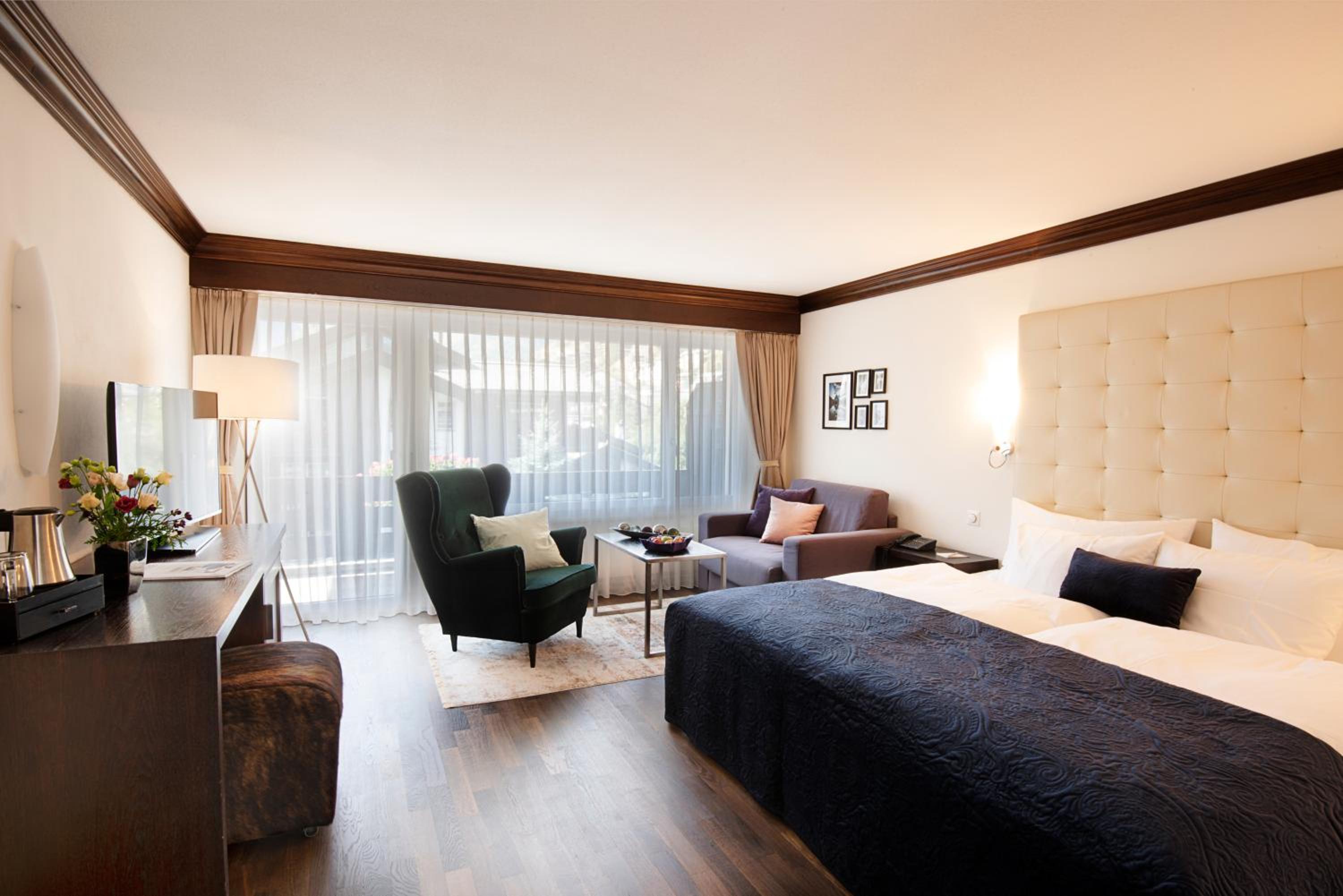 Deluxe Family Room with Matterhorn View