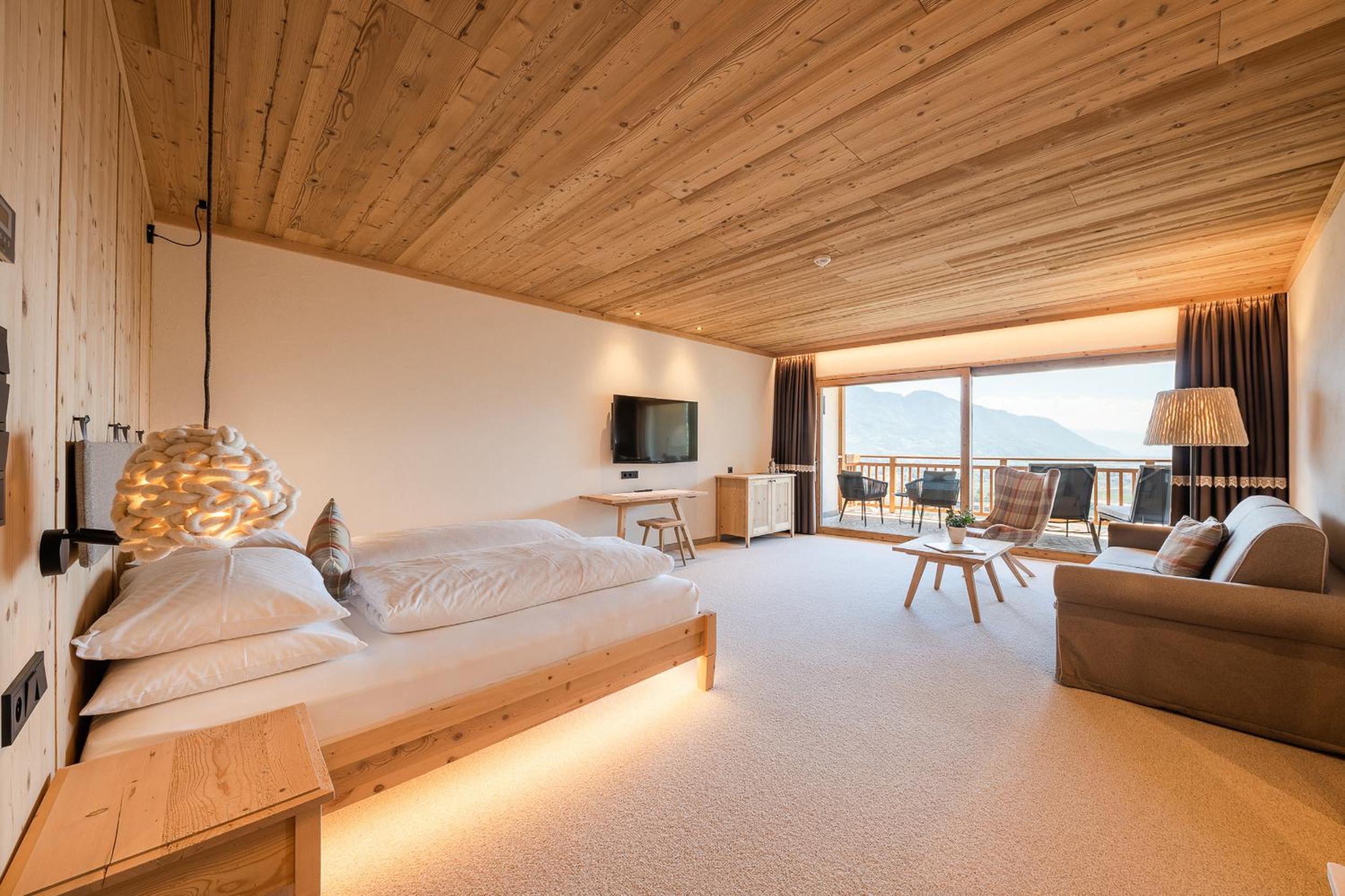 Junior Suite with Mountain View photo 2