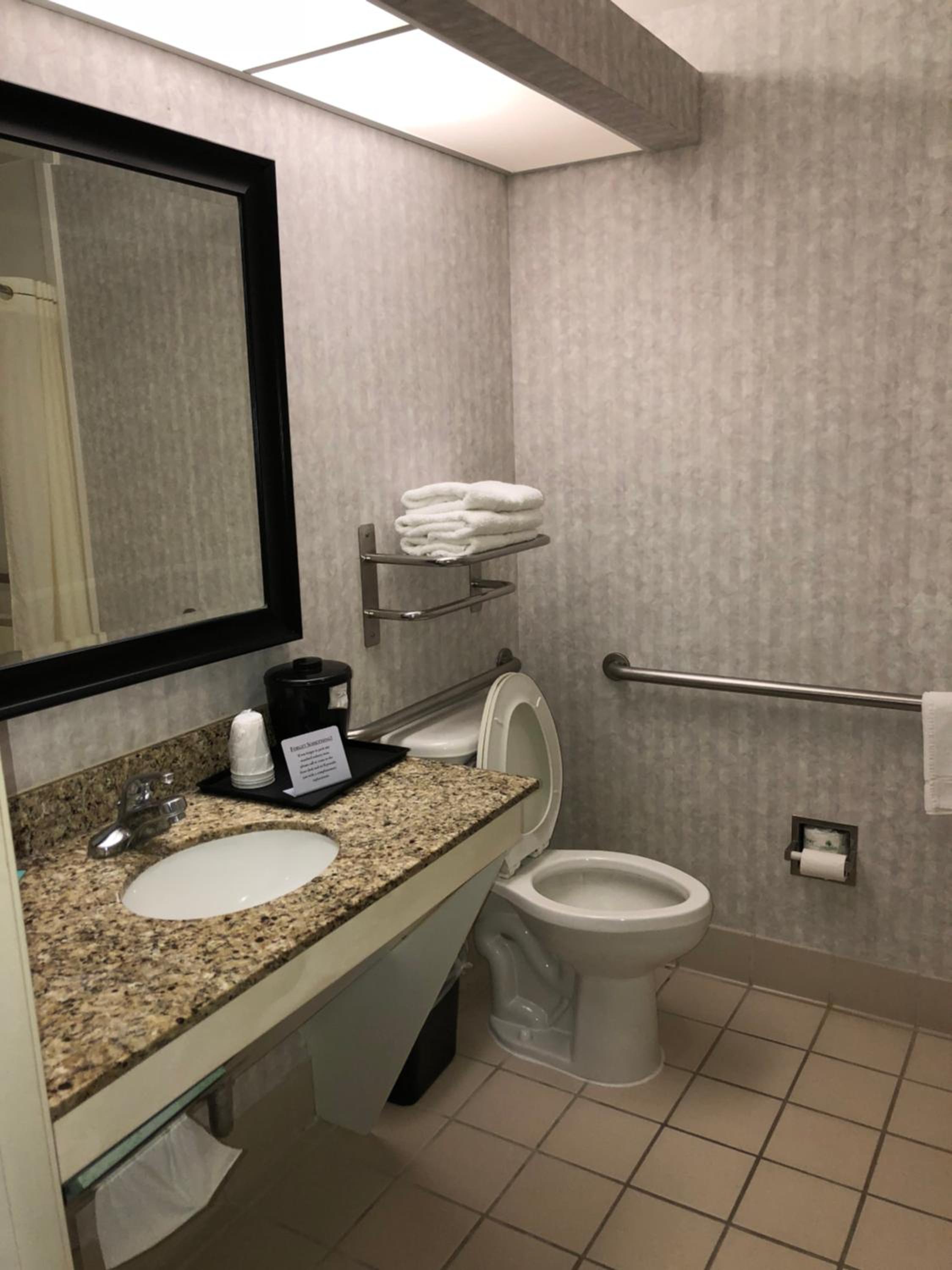 Millennium Inn, Bilde 2