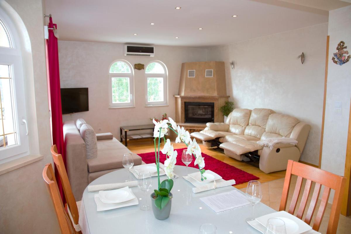 Villa with Private Pool photo 3