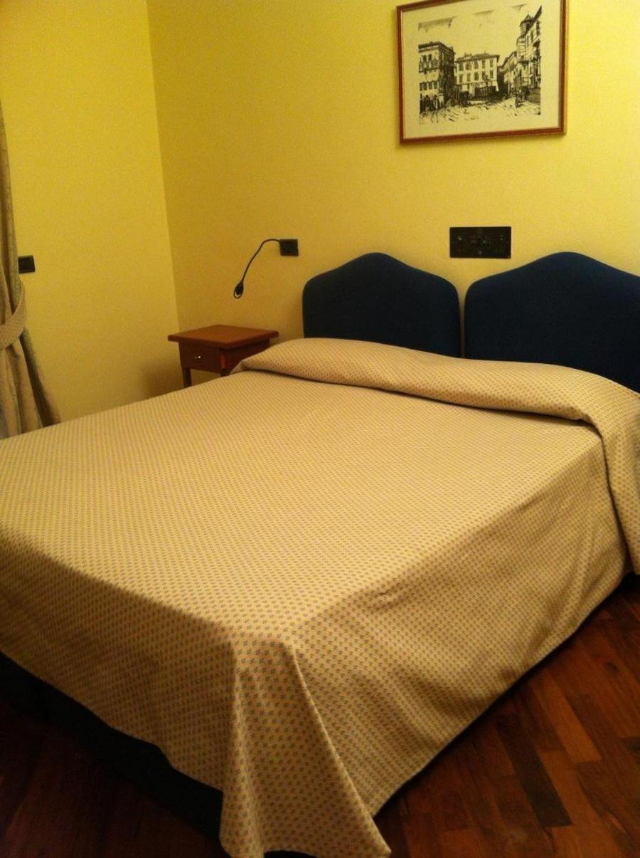 Double Room with Balcony - Photo 3