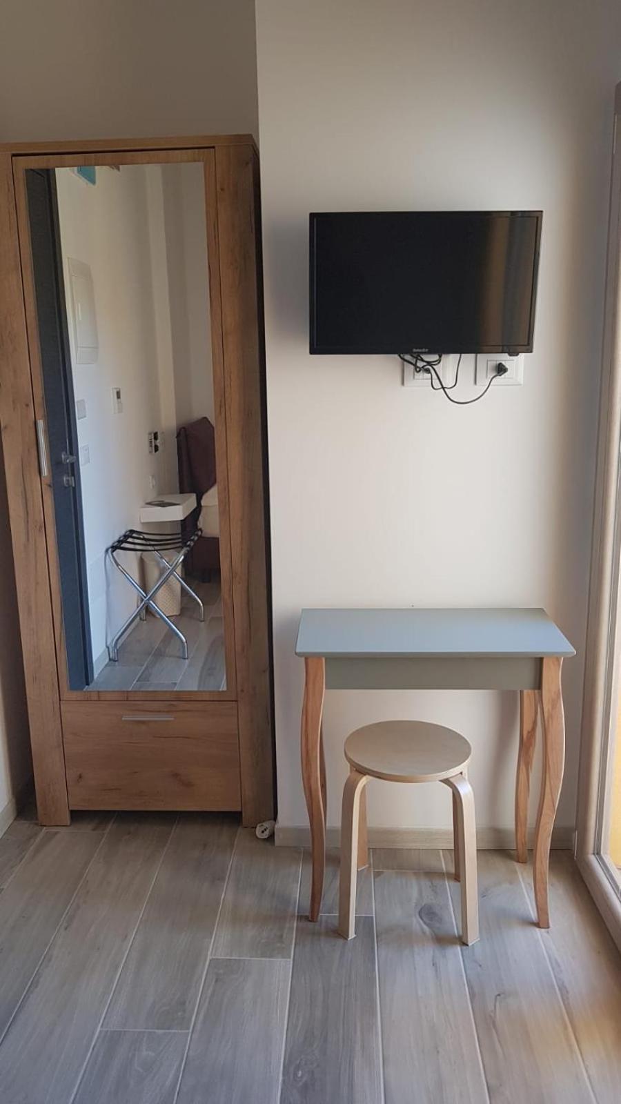 Single Room photo 3