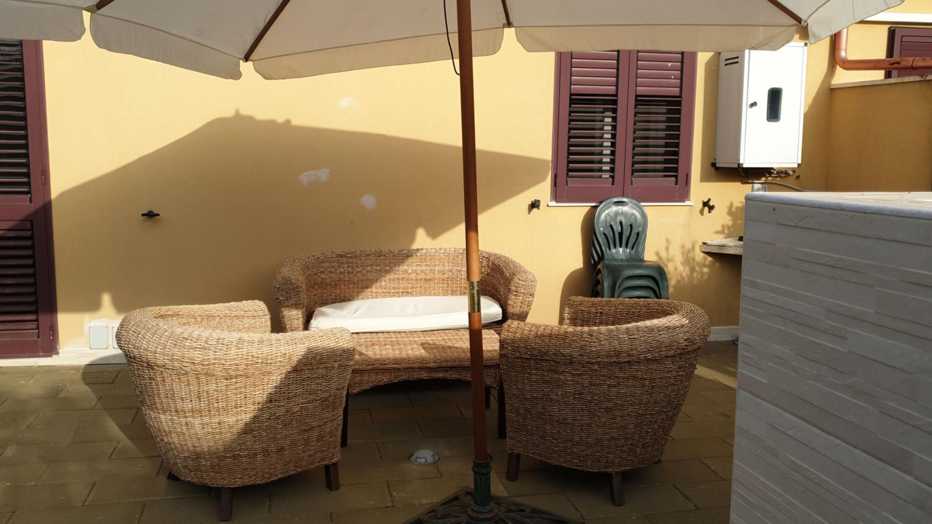 Deluxe Double Room with Balcony - Photo 36