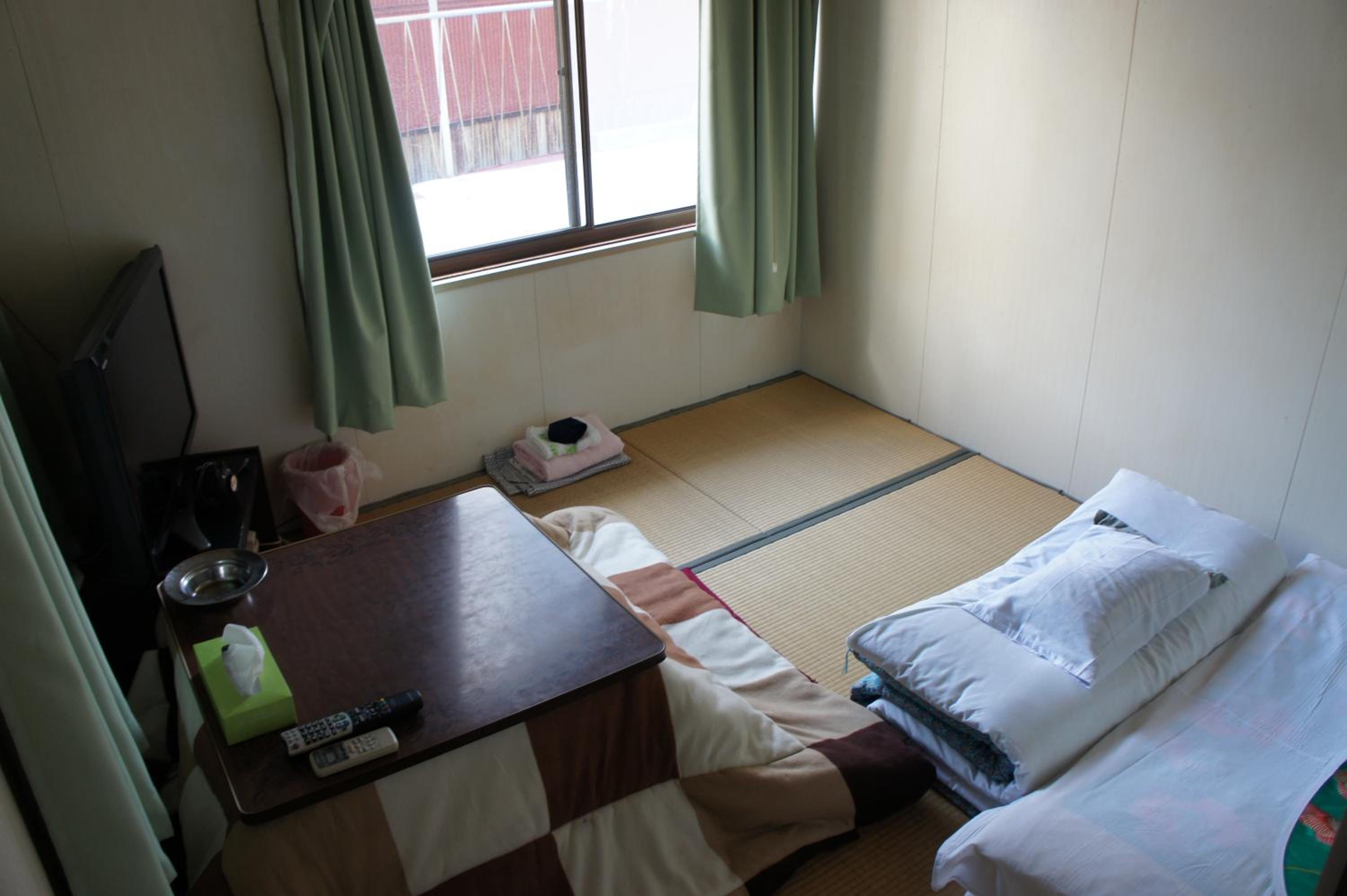 Japanese-Style Single Room with Shared Bathroom