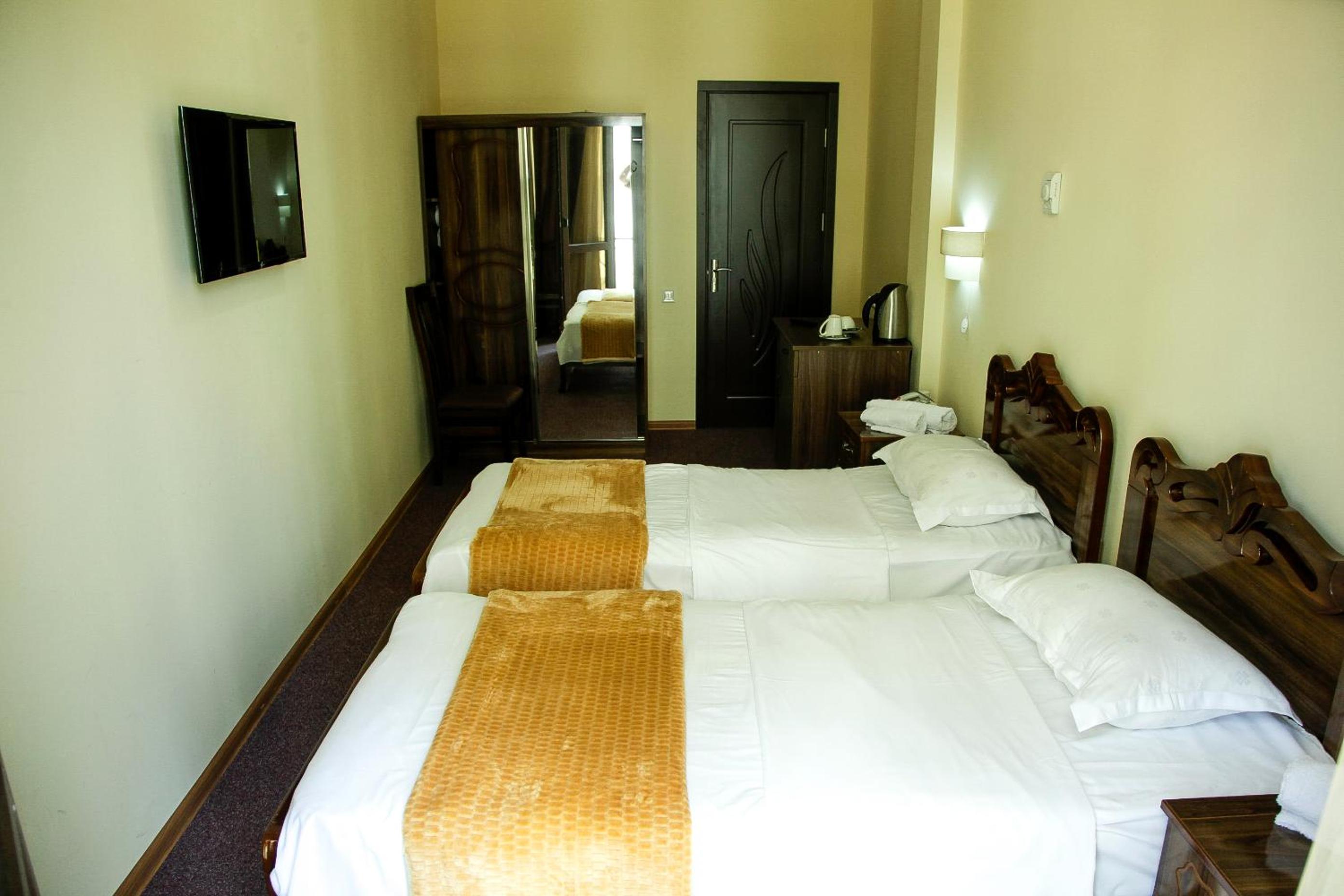 Small Twin Room photo 2