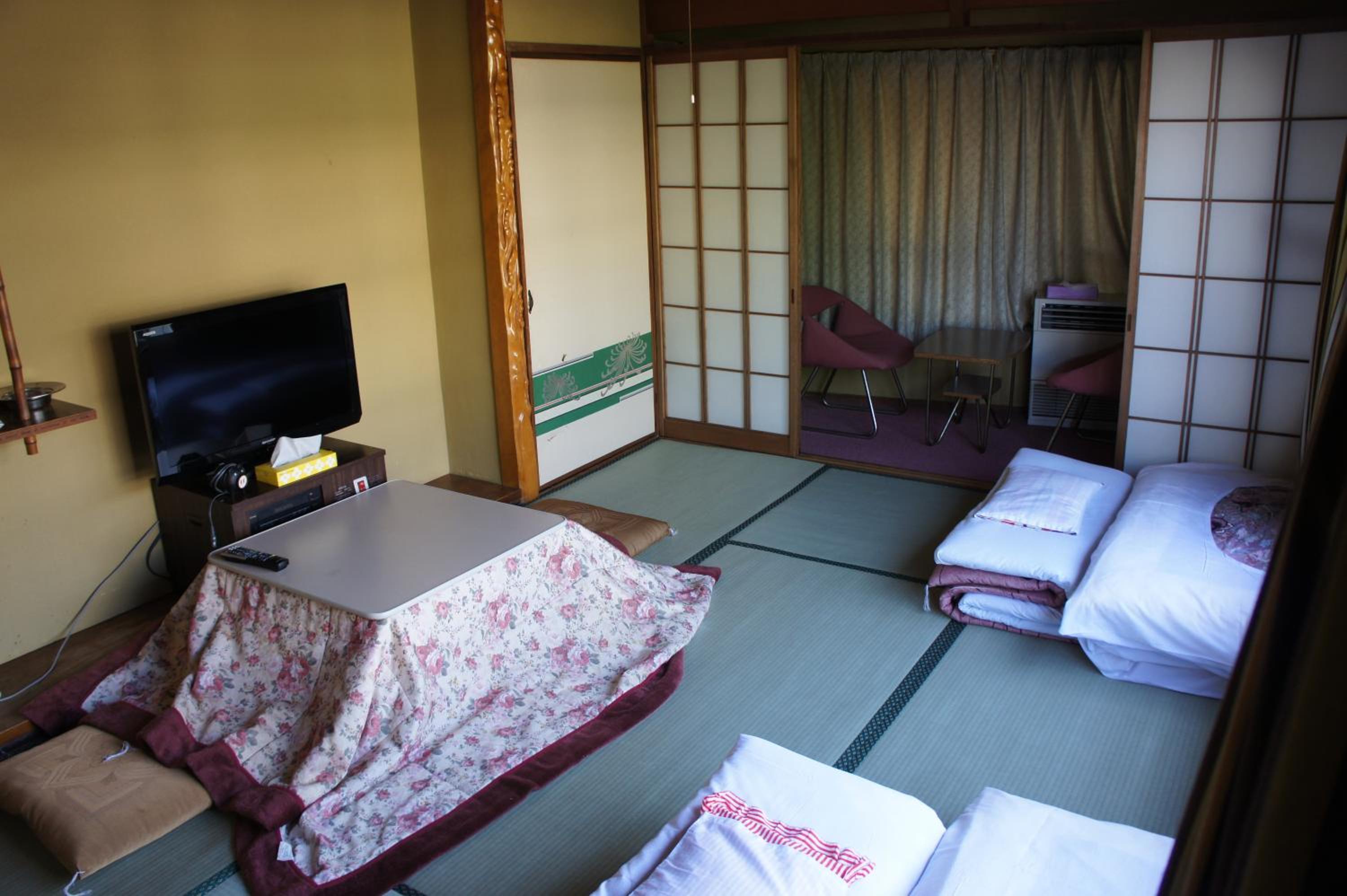 Japanese-Style Room with Shared Bathroom photo 2